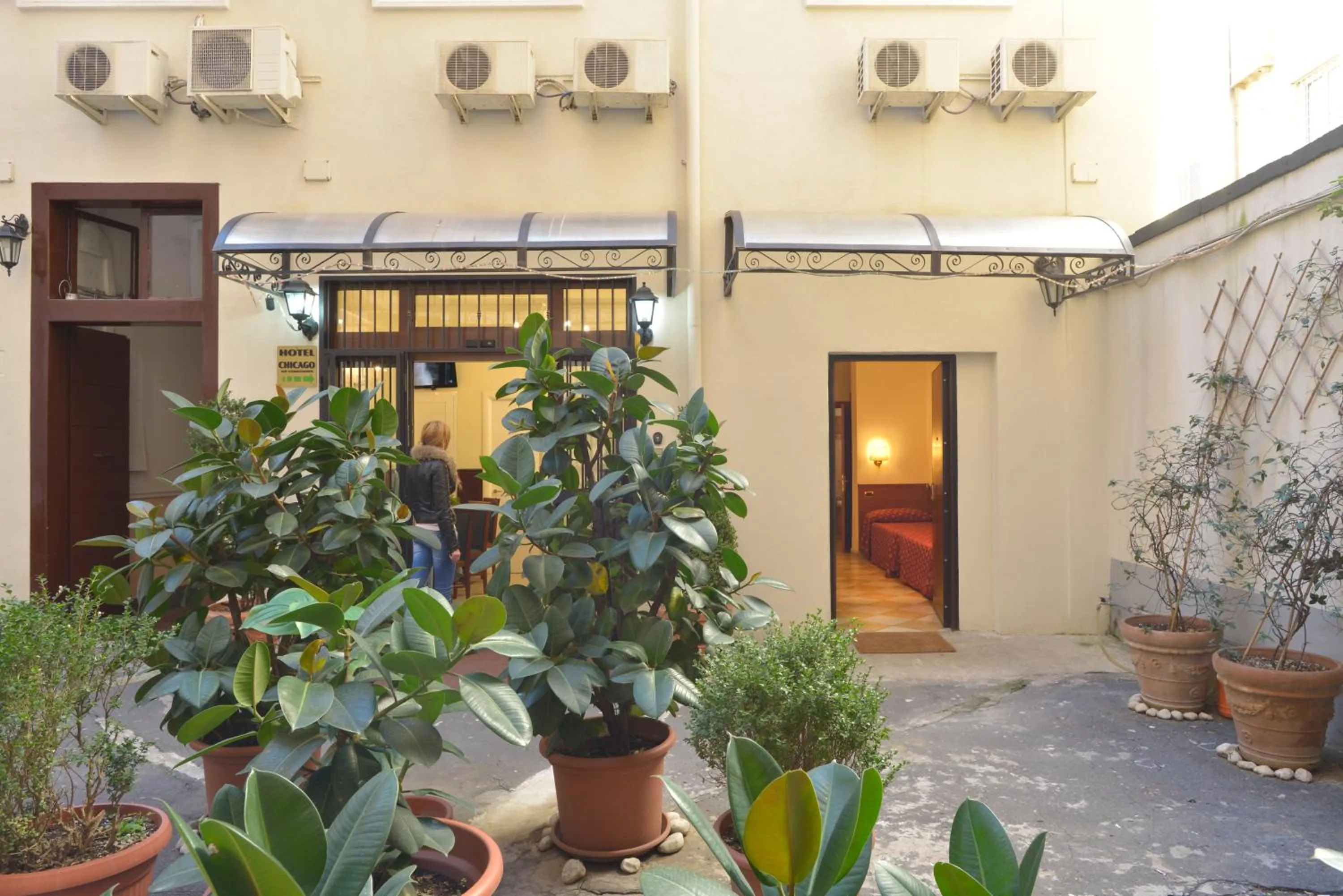 Facade/entrance in Hotel Chicago