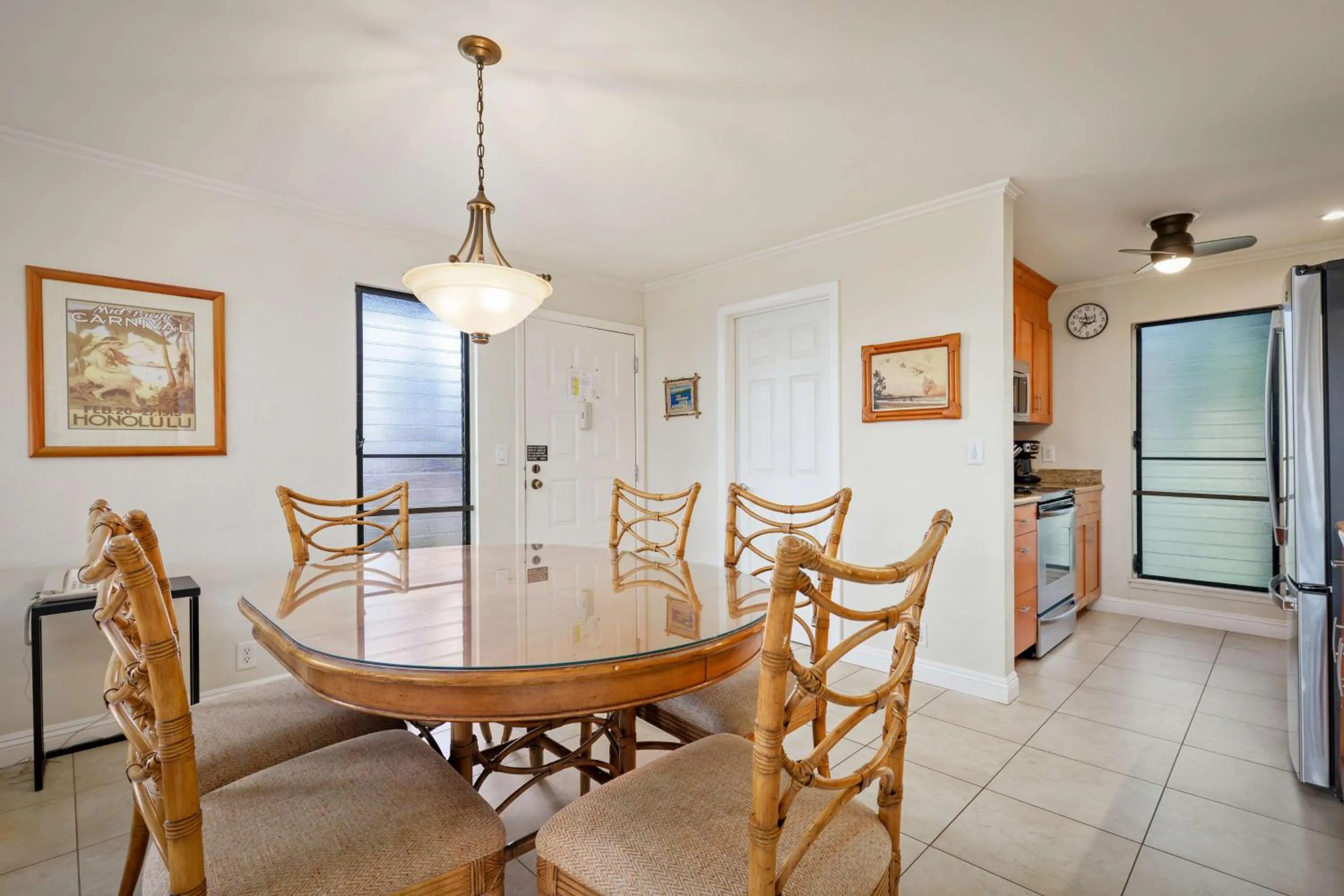 Dining area in Aston Maui Hill