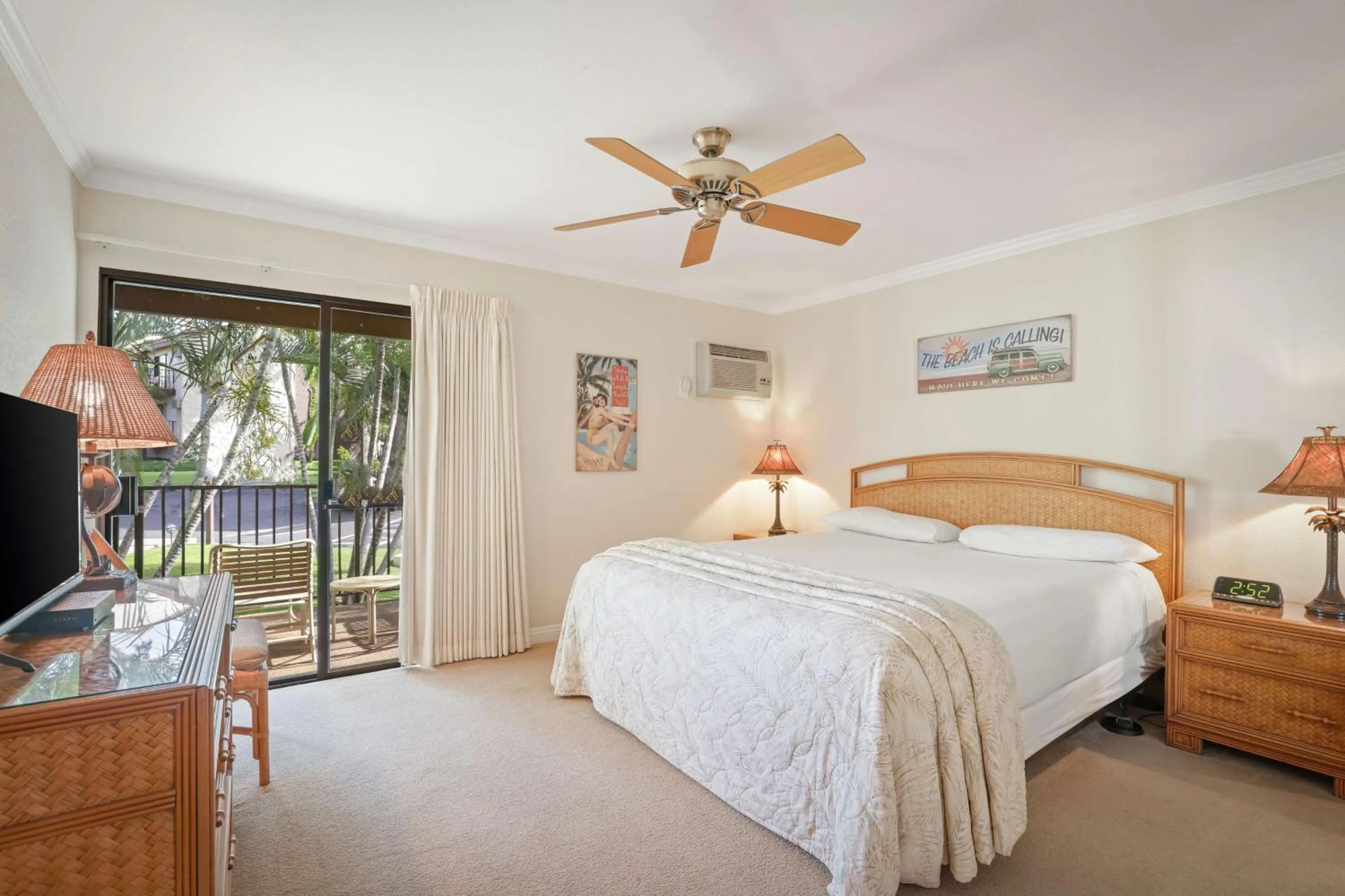 Bed in Aston Maui Hill