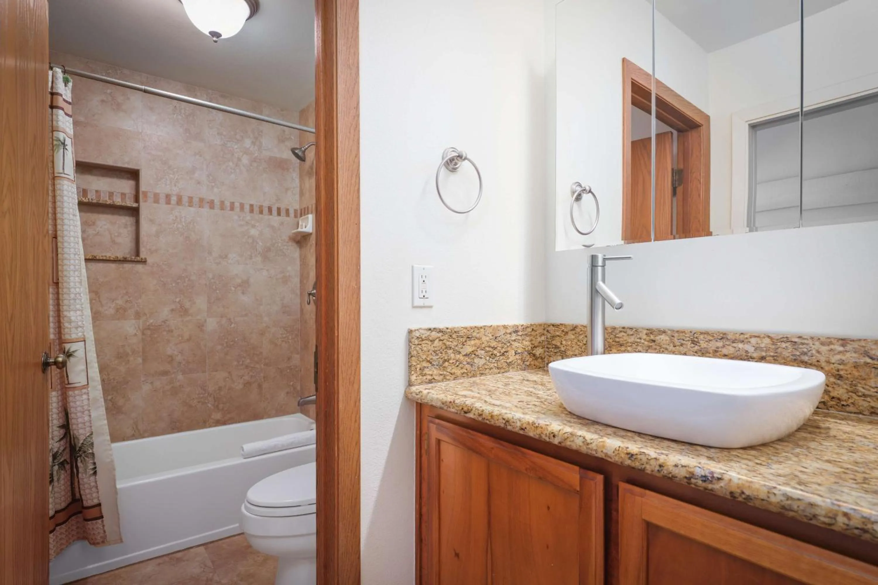 Shower in Aston Maui Hill