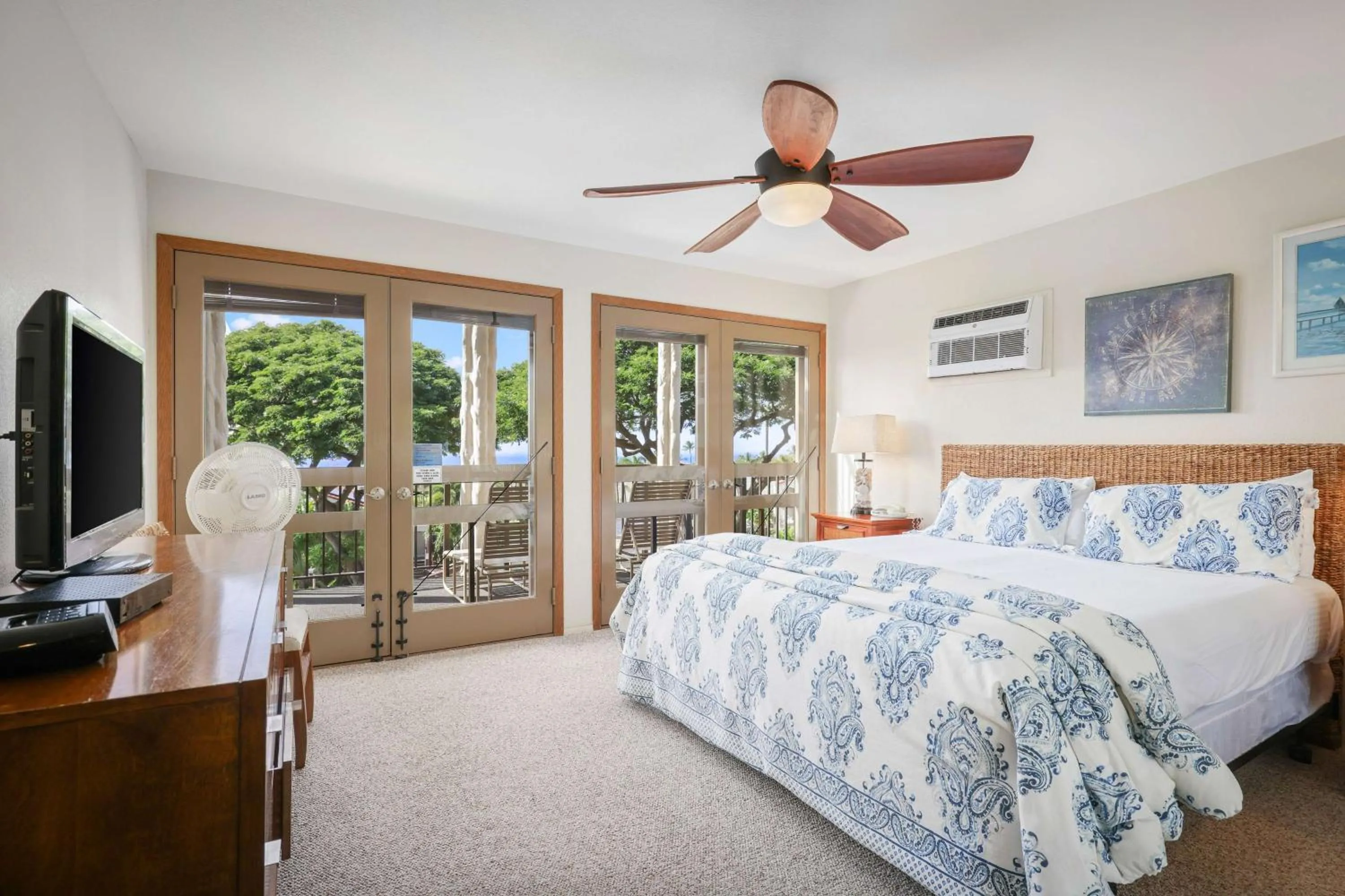 Bed in Aston Maui Hill