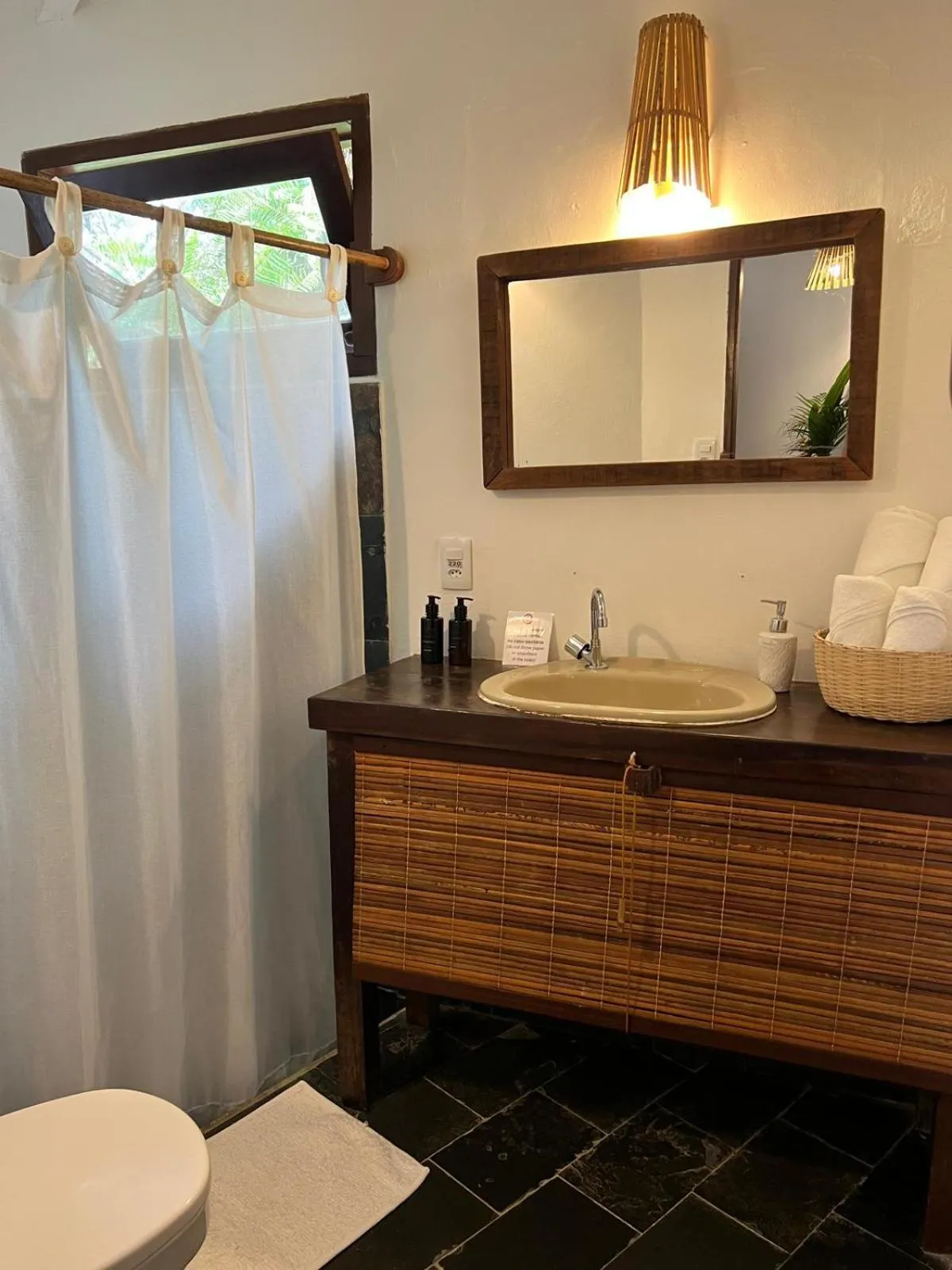 Bathroom in Pousada Jacarandá