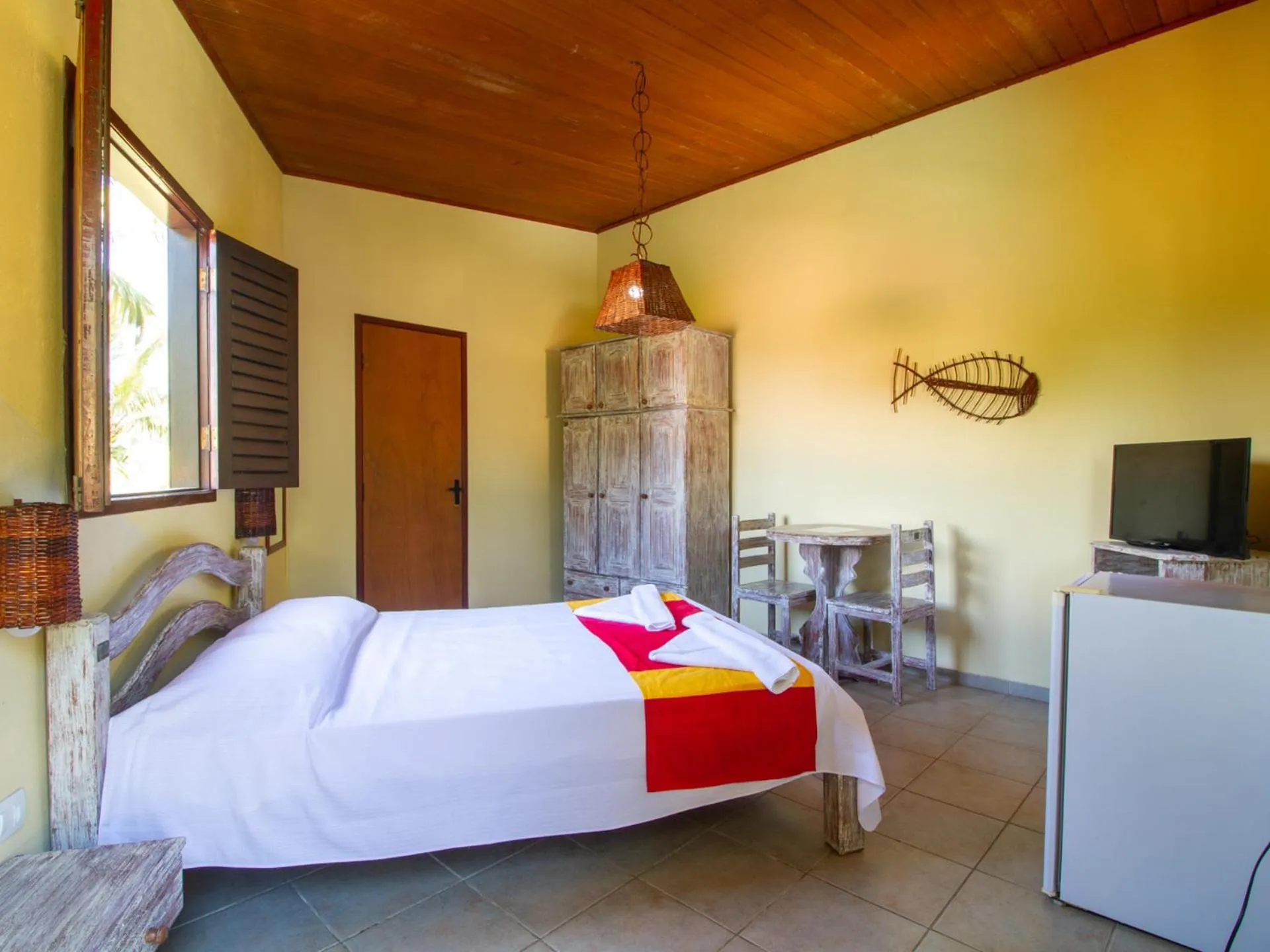 Photo of the whole room, Bed in Pousada Hibiscus