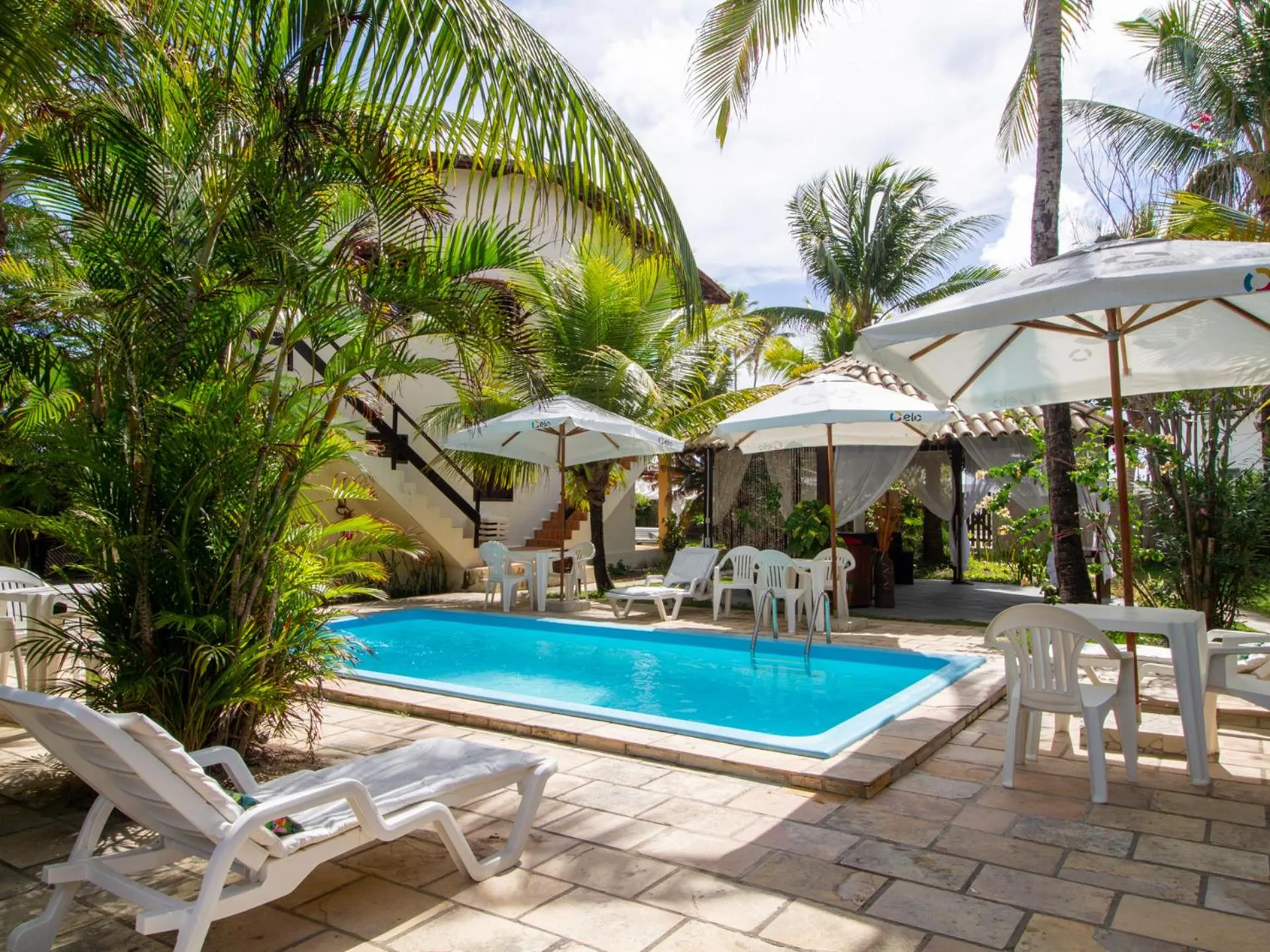 Swimming pool in Pousada Hibiscus