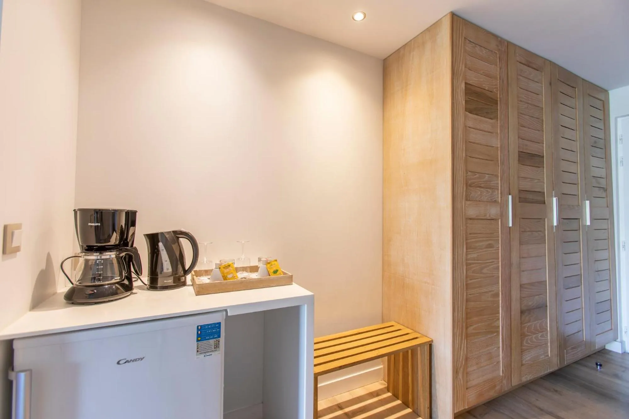 Coffee/tea facilities in La Playa Orient Bay