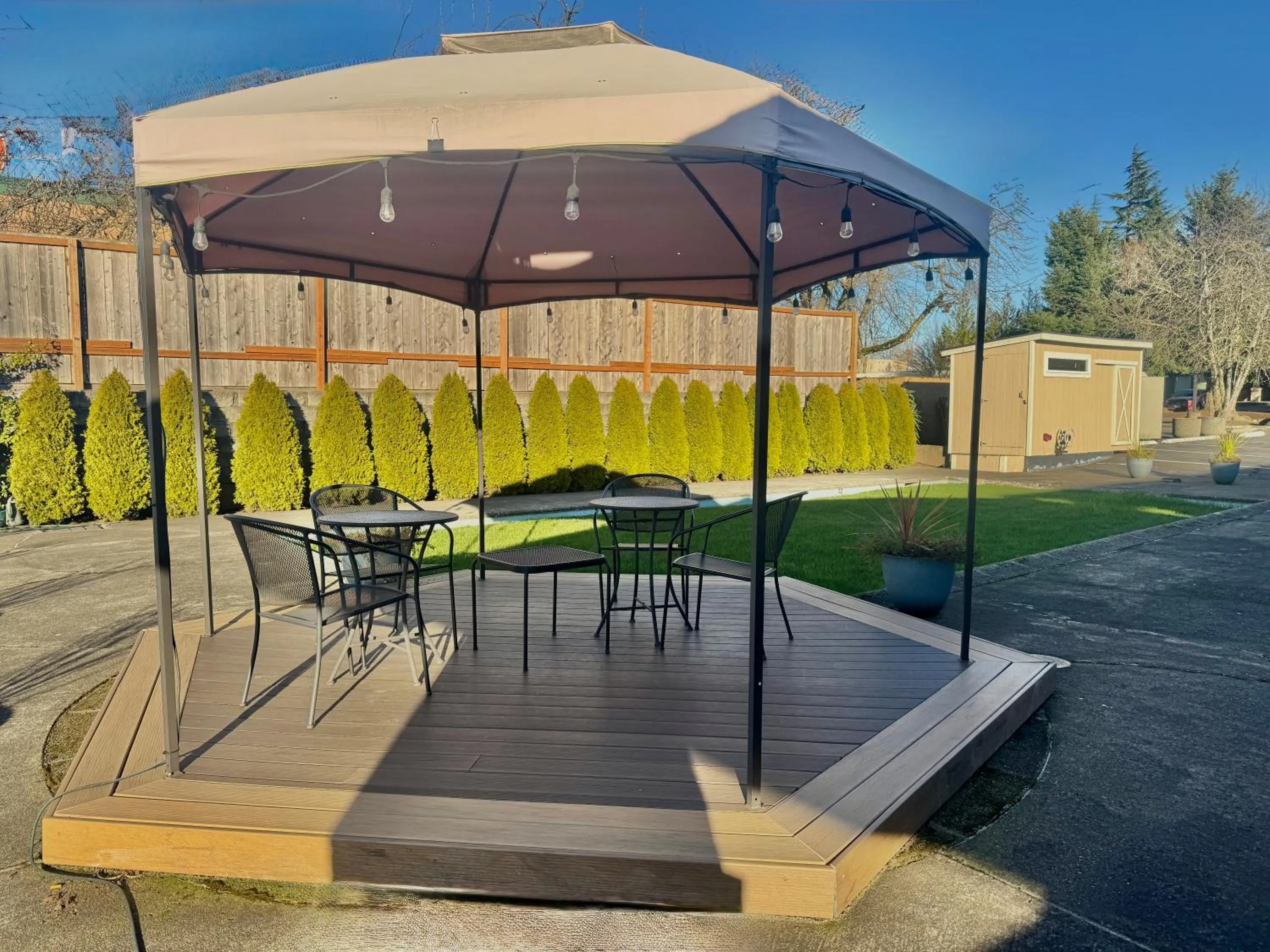 Property building in Snooz Inn