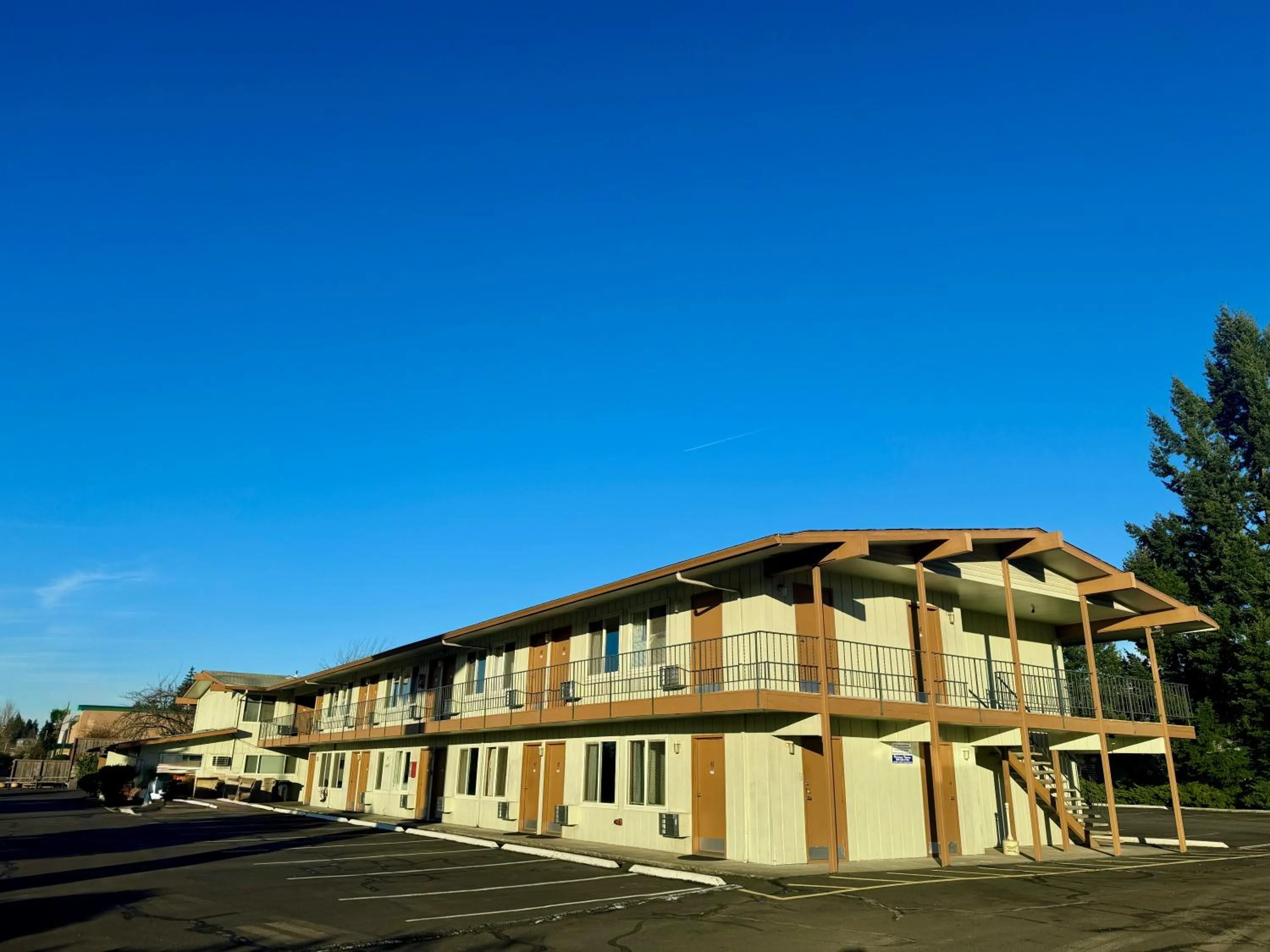 Property building in Snooz Inn