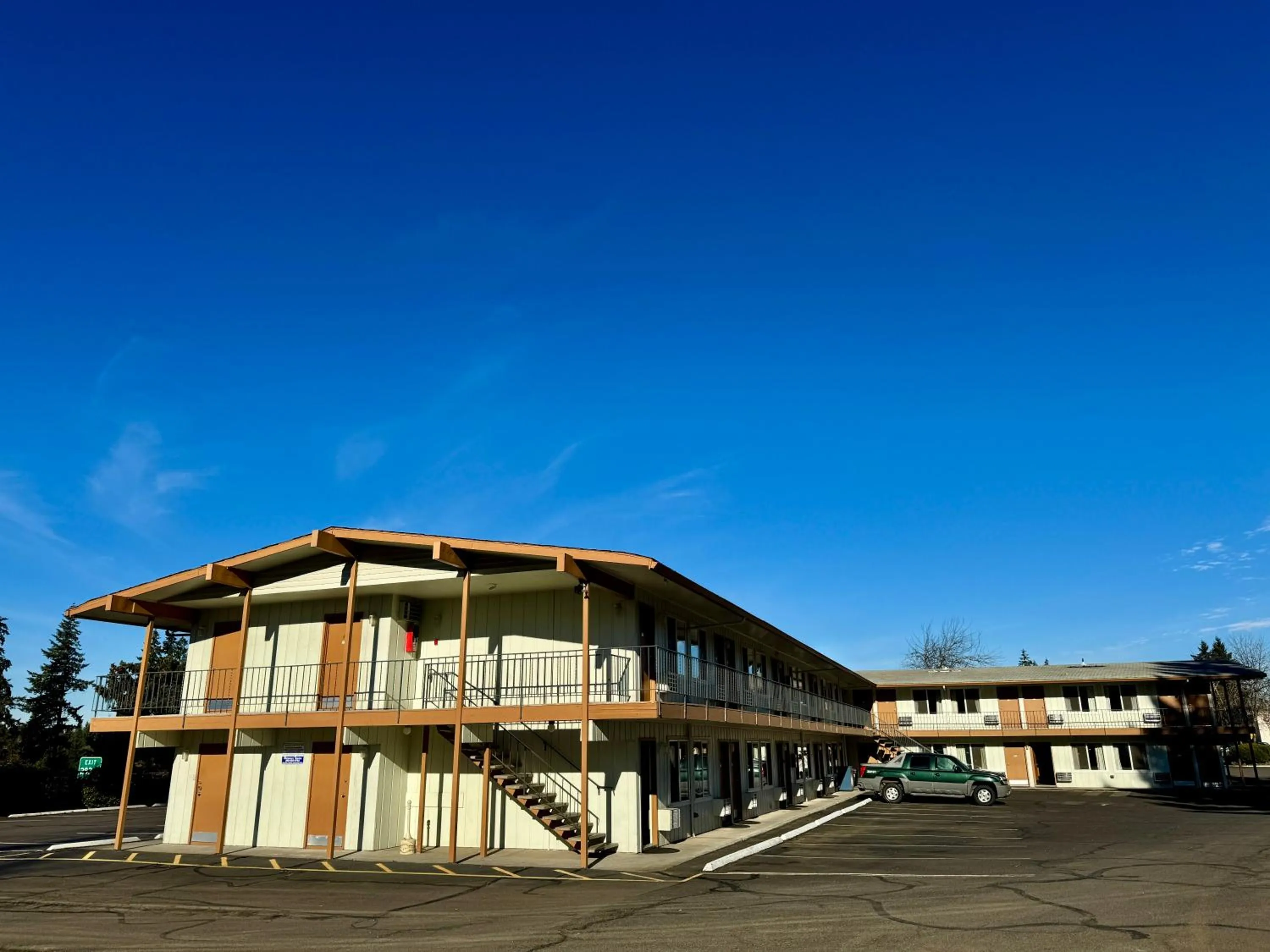 Property building in Snooz Inn