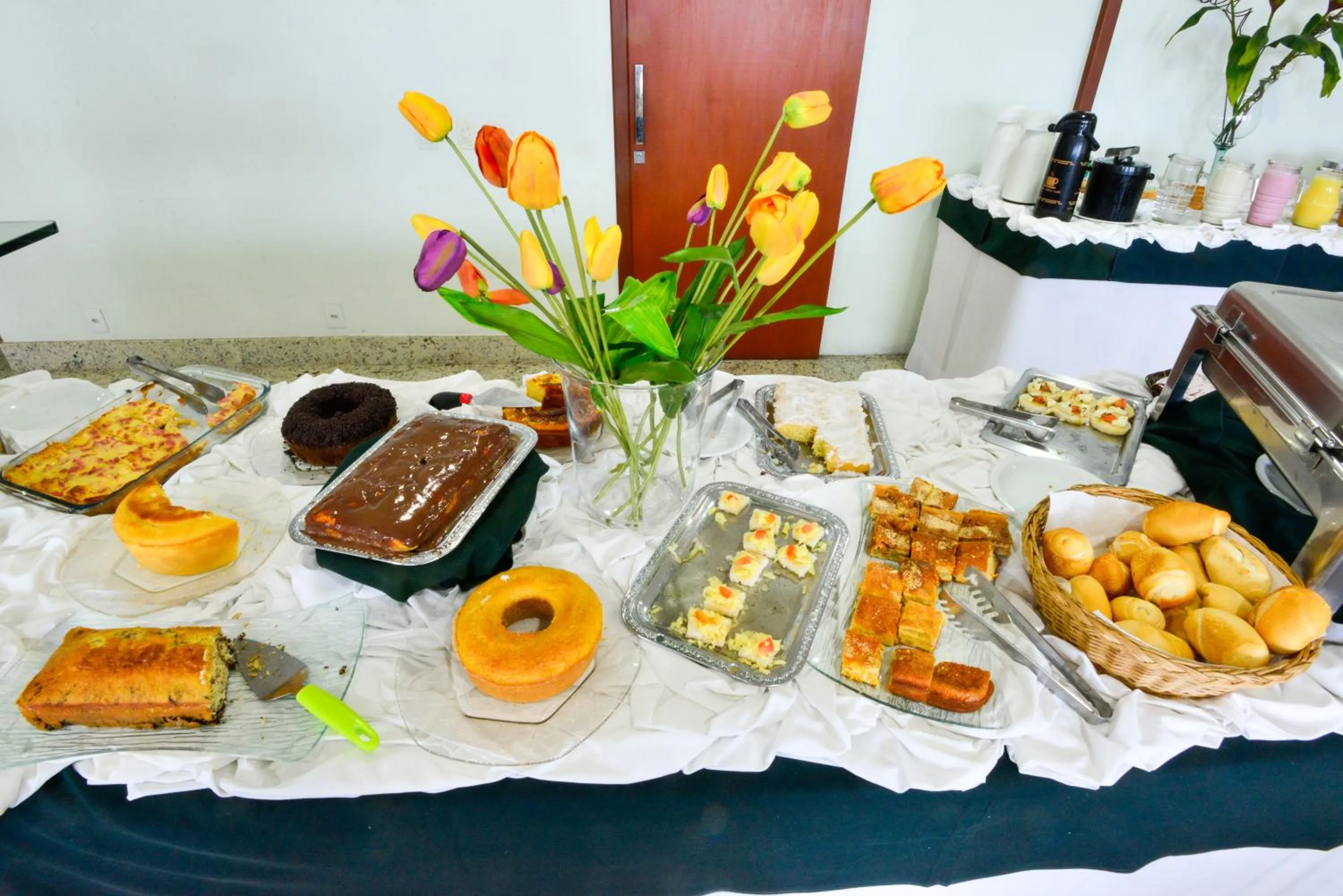 Buffet breakfast in Hotel Plaza Mar