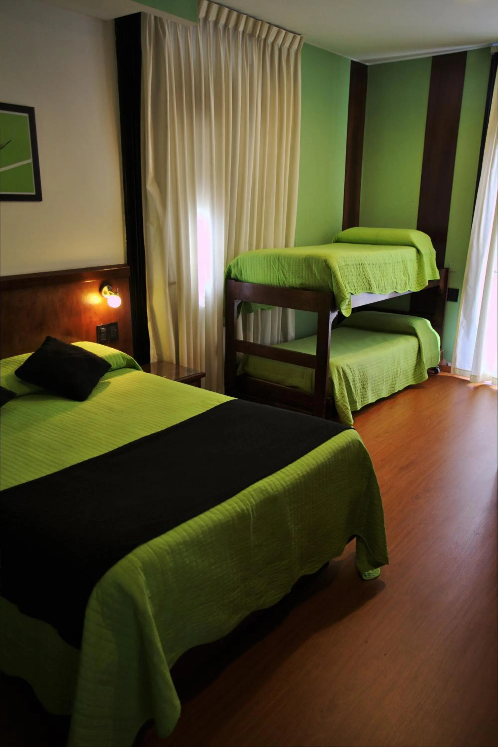 Bedroom, Bed in Sur Hotel