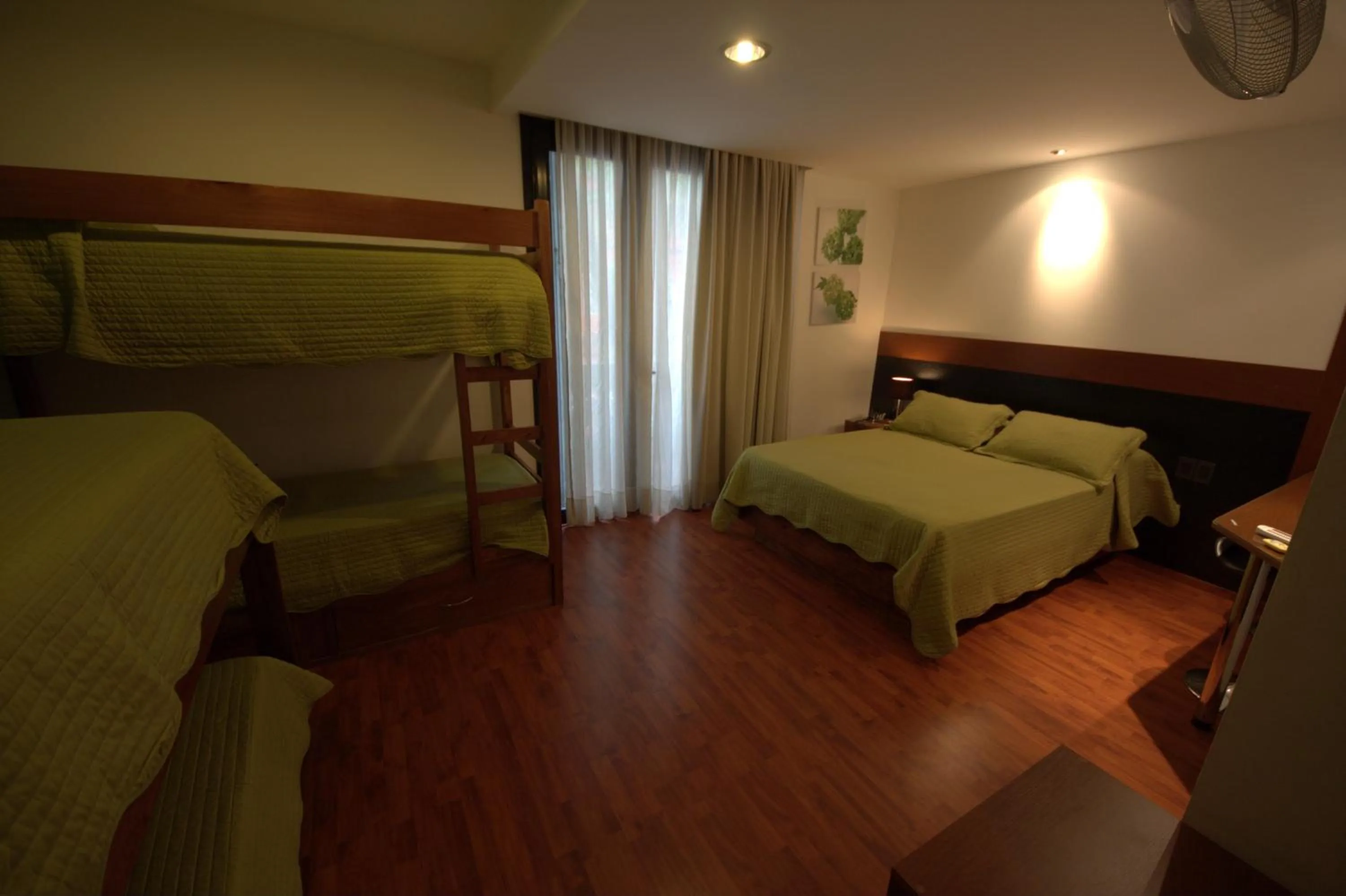 Photo of the whole room, Bed in Sur Hotel