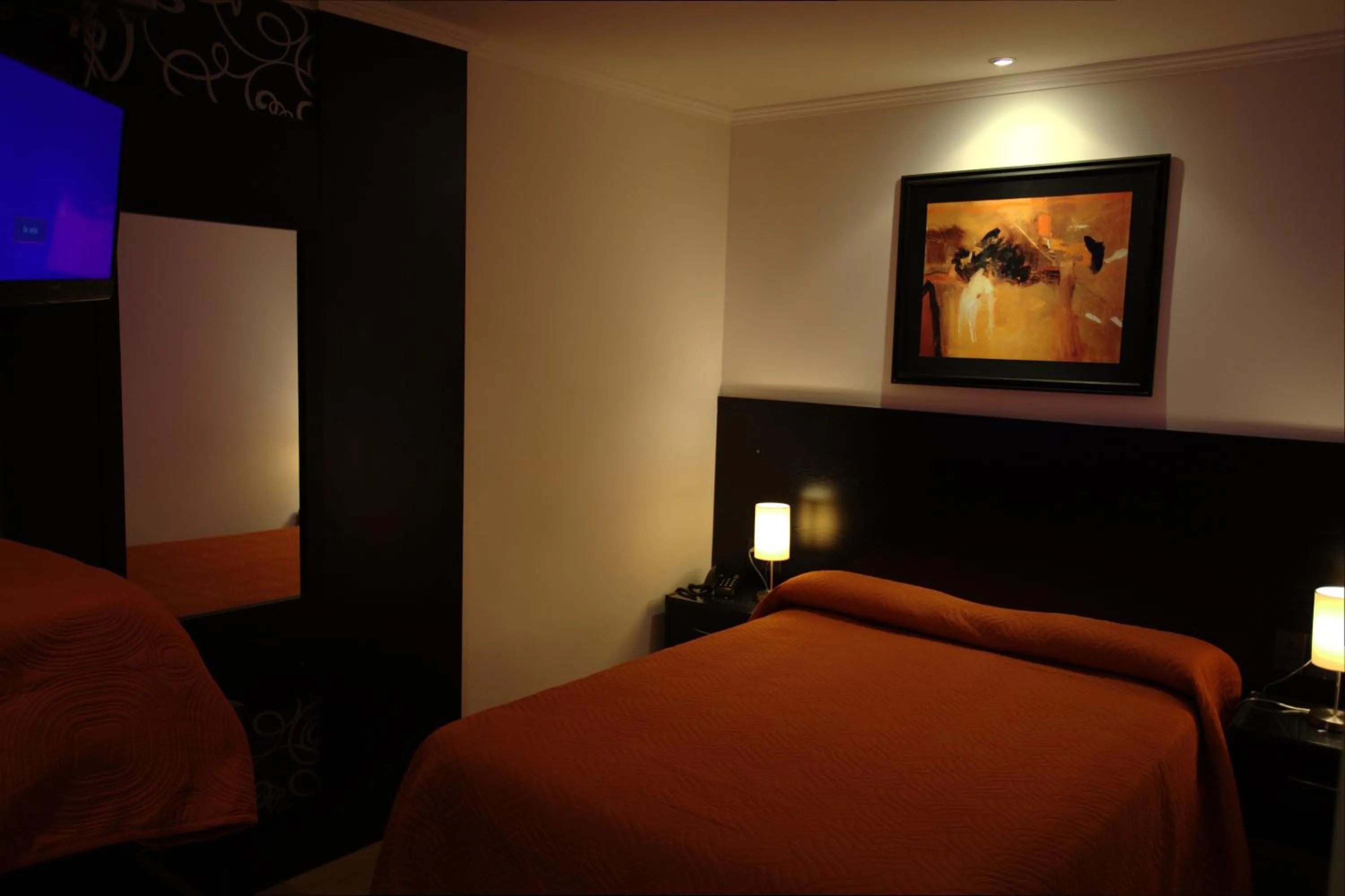 Photo of the whole room, Bed in Sur Hotel