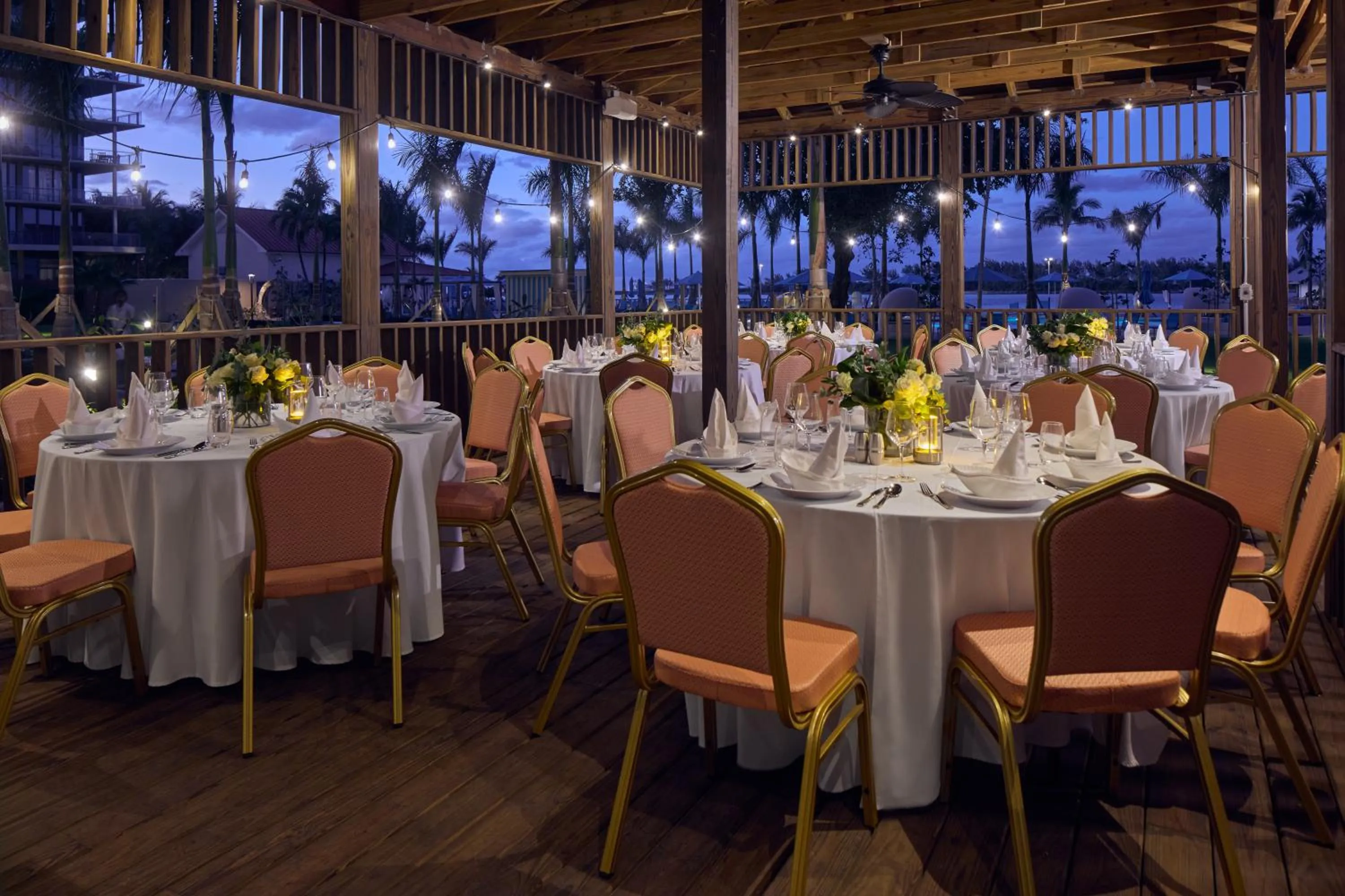 Restaurant/places to eat in British Colonial Nassau