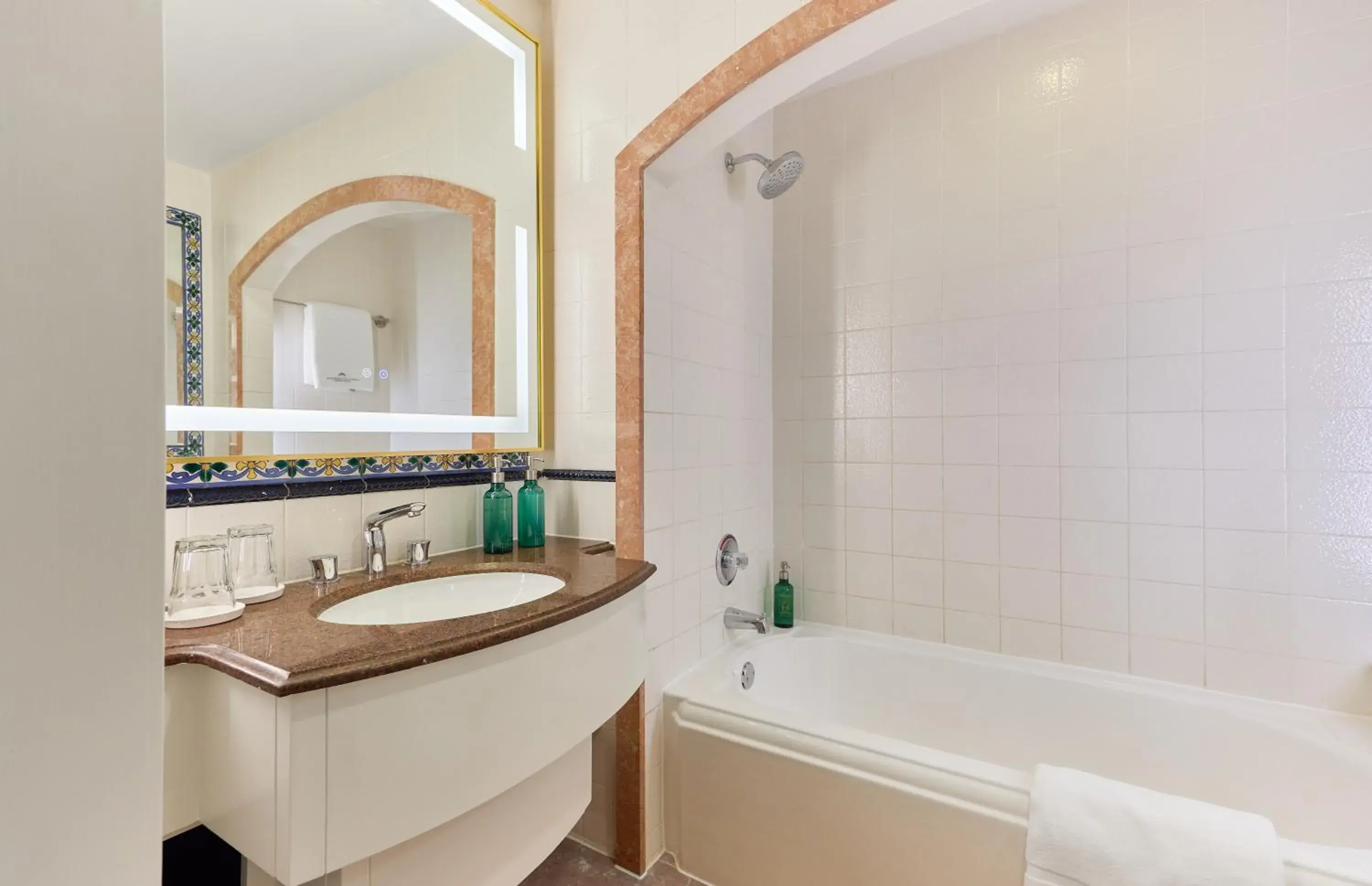 Queen Room with Garden View in British Colonial Nassau Queen Room with Garden View in British Colonial Nassau