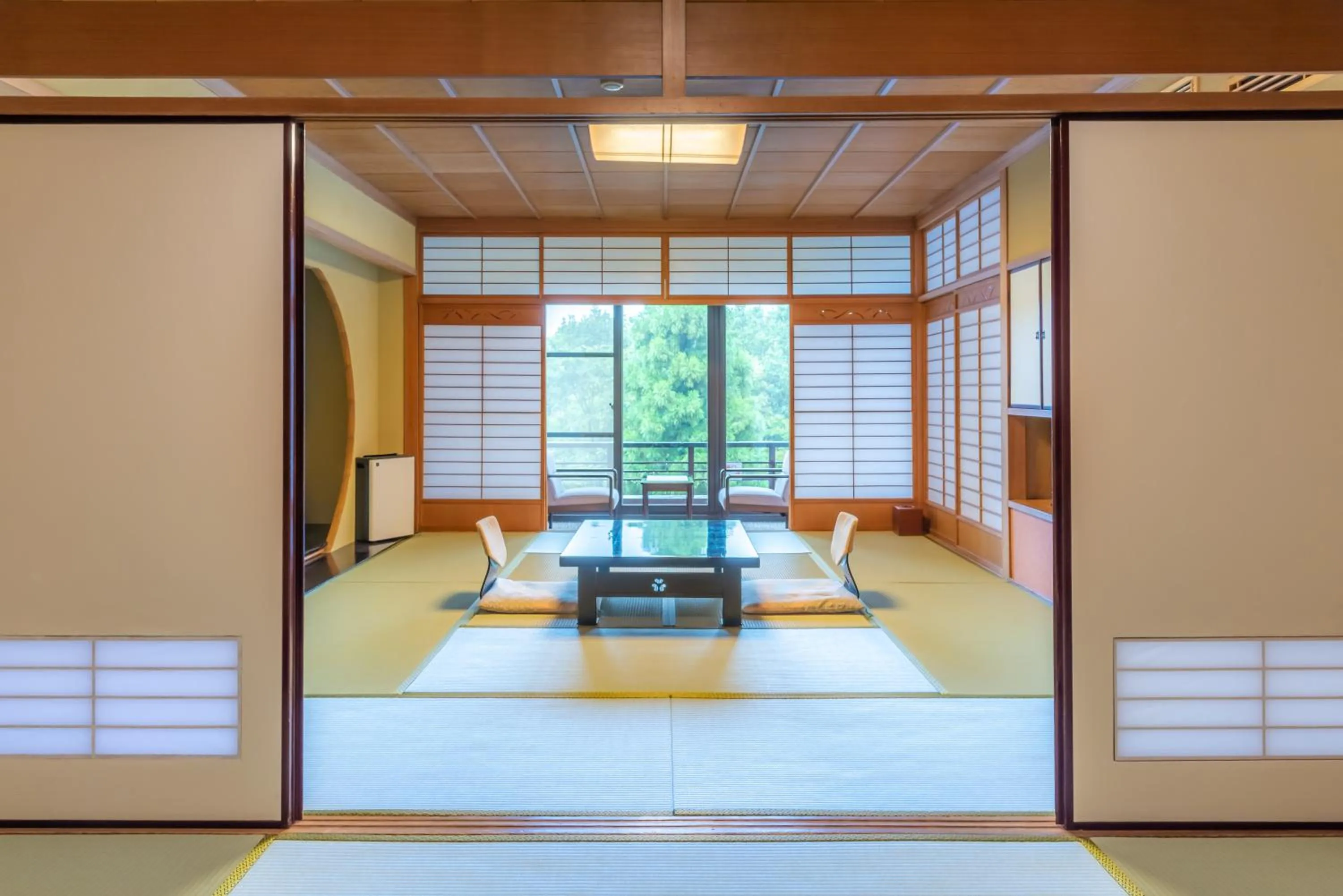 Photo of the whole room in Motoyu Kosenkaku