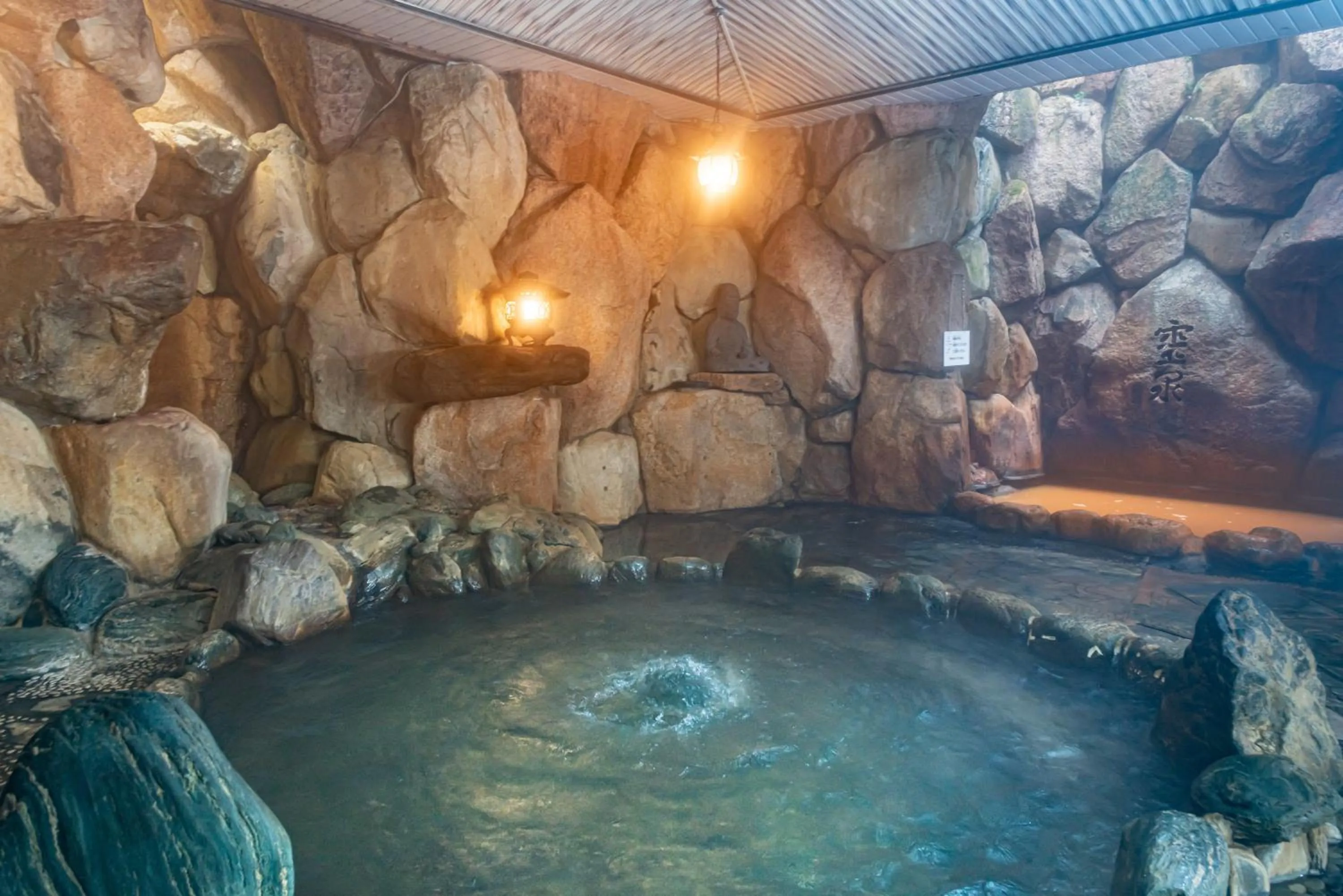 Hot Spring Bath in Motoyu Kosenkaku
