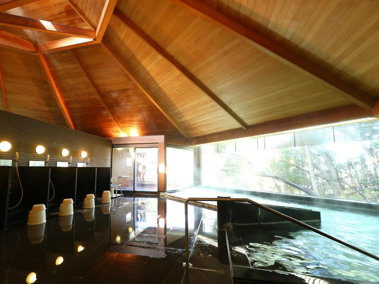 Hot Spring Bath in Motoyu Kosenkaku