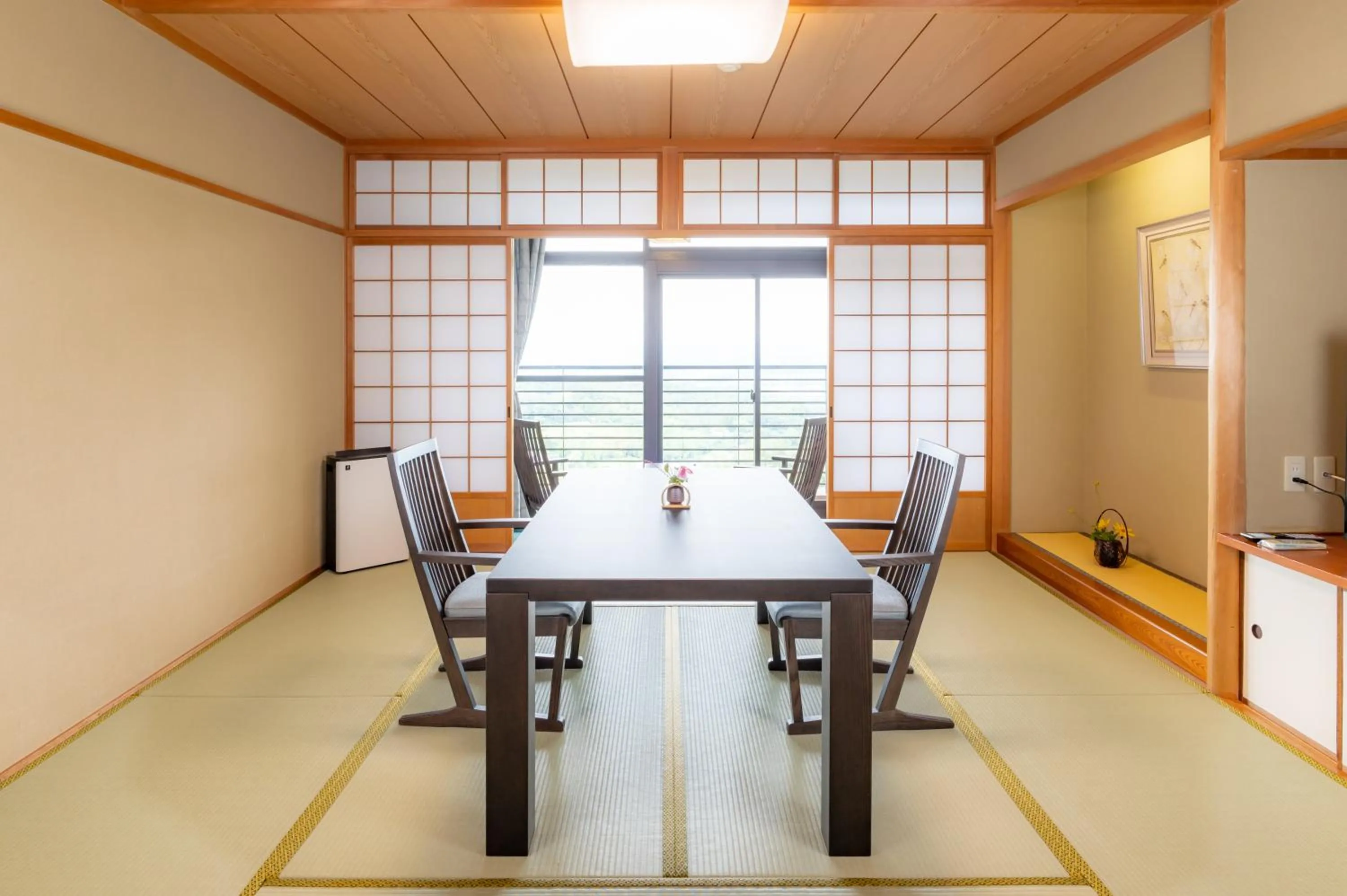Dining area in Motoyu Kosenkaku