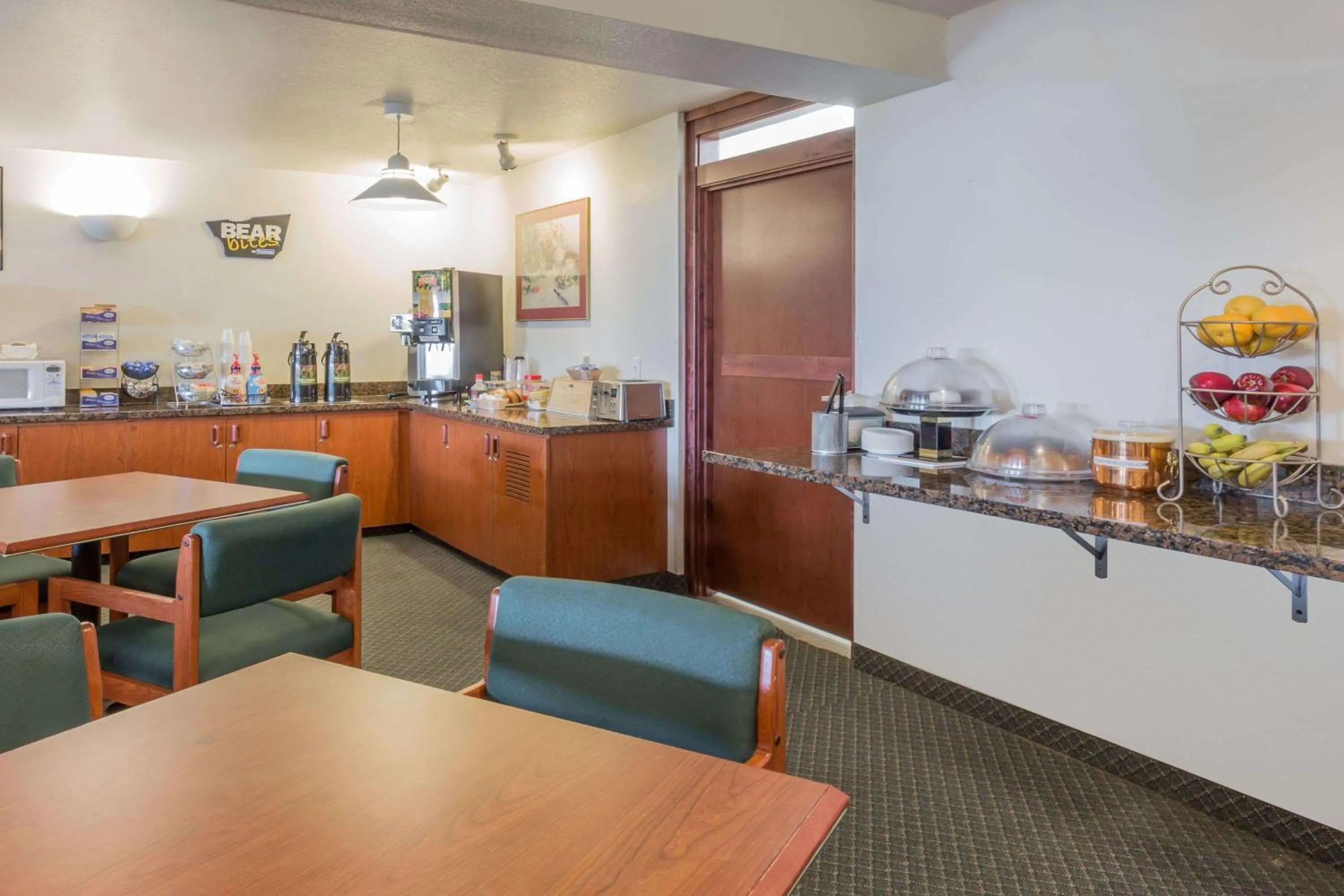 Restaurant/places to eat in Travelodge by Wyndham, Newberg
