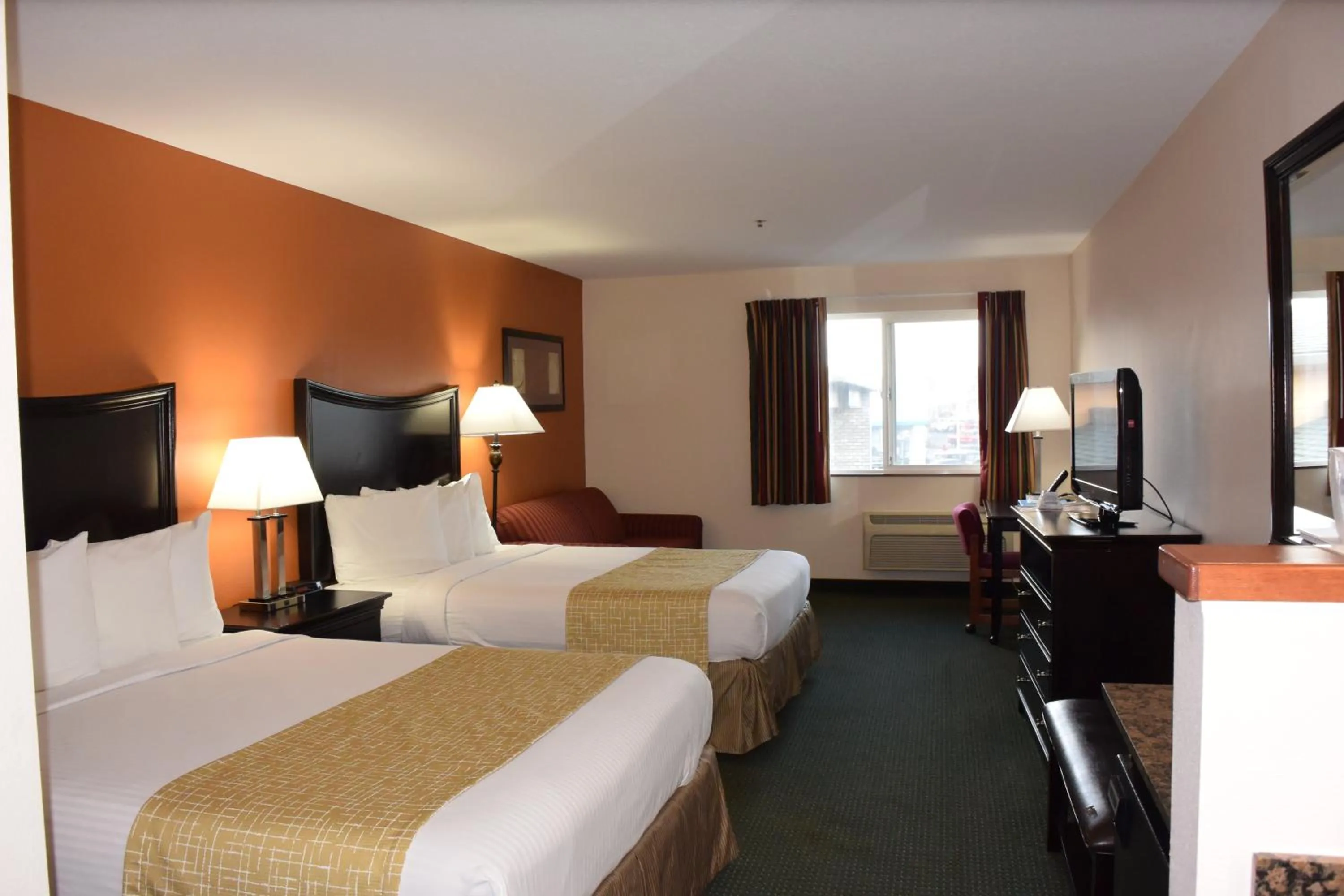 Photo of the whole room, Bed in Travelodge by Wyndham, Newberg