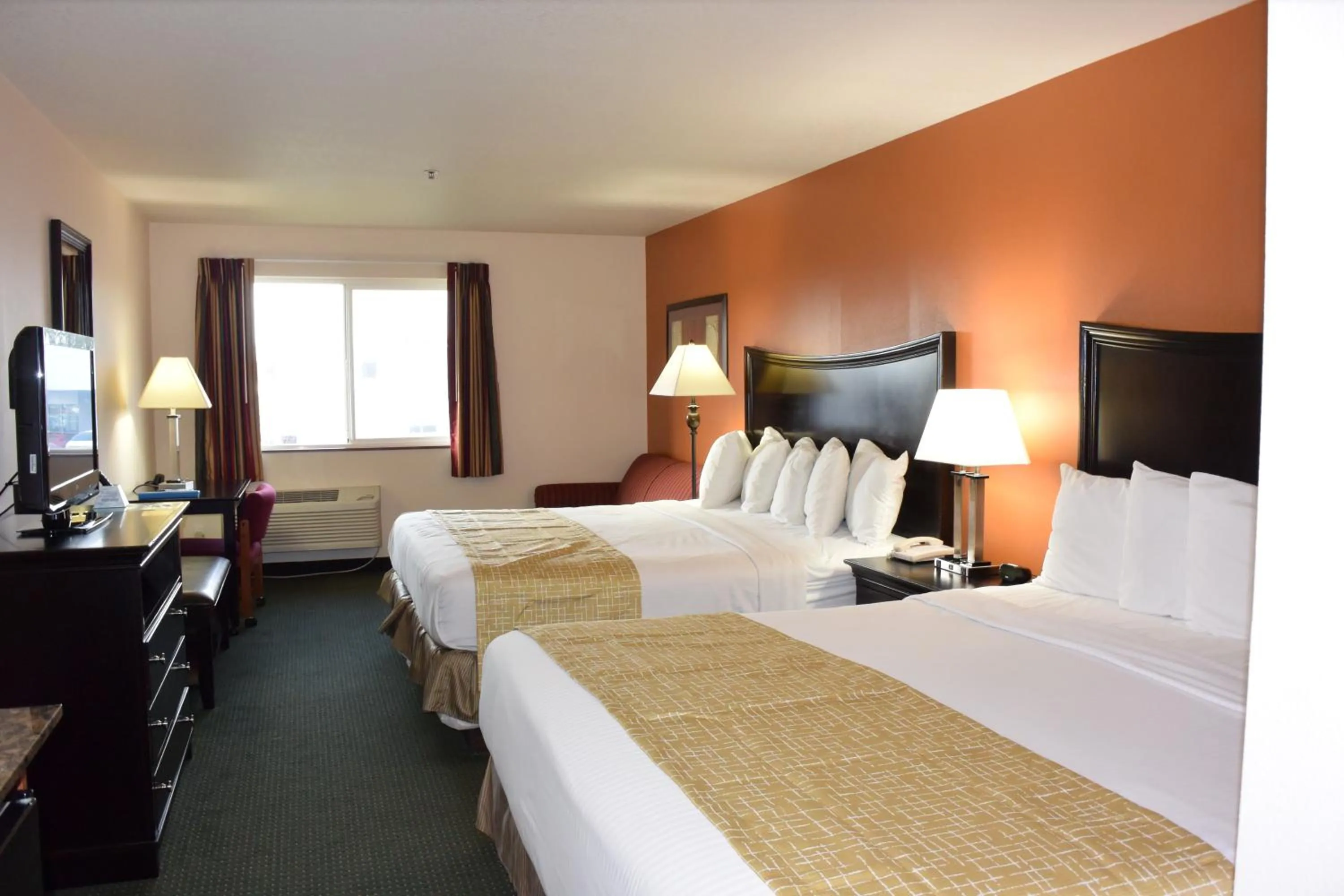 Photo of the whole room, Bed in Travelodge by Wyndham, Newberg