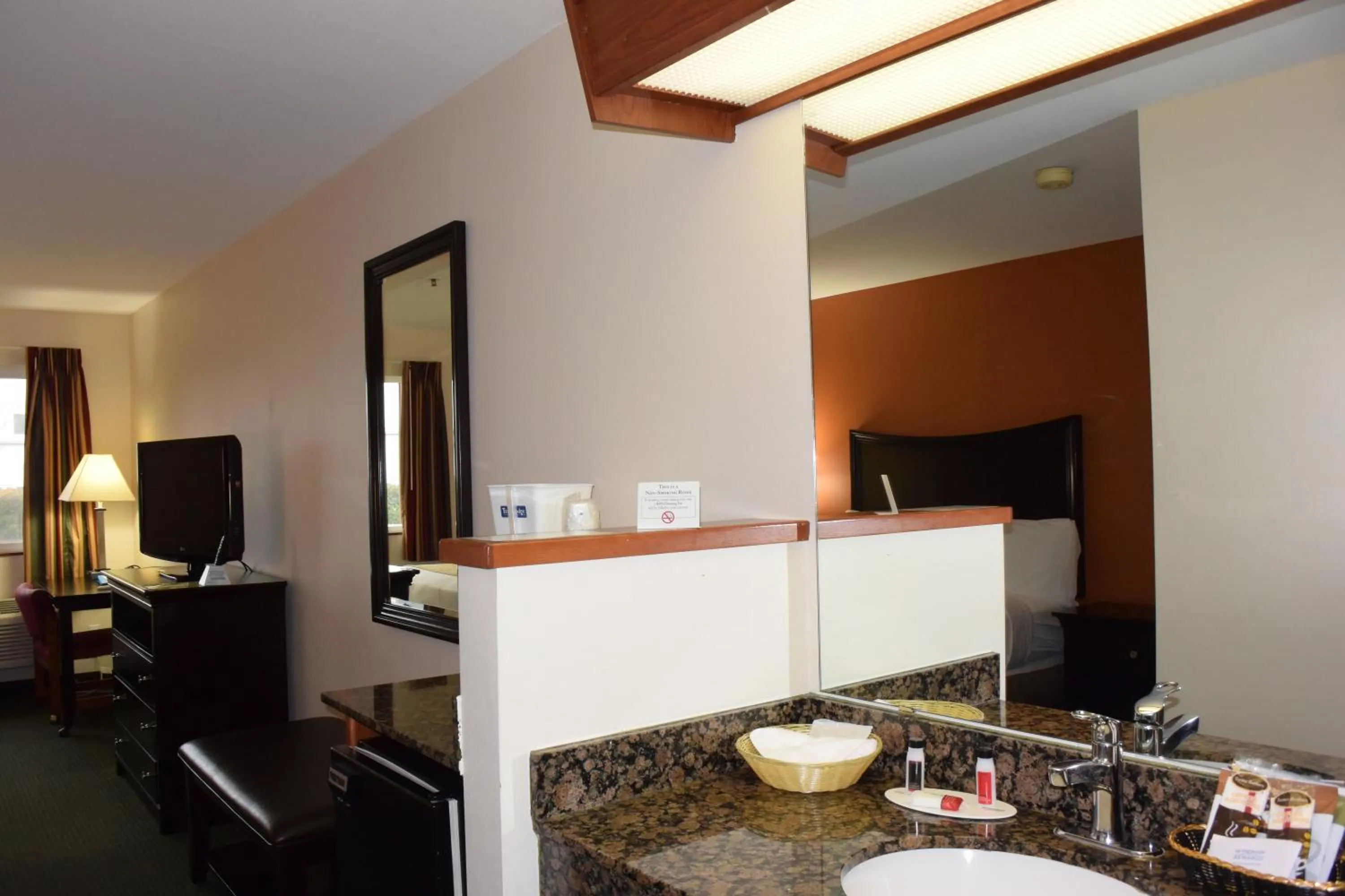 Decorative detail in Travelodge by Wyndham, Newberg