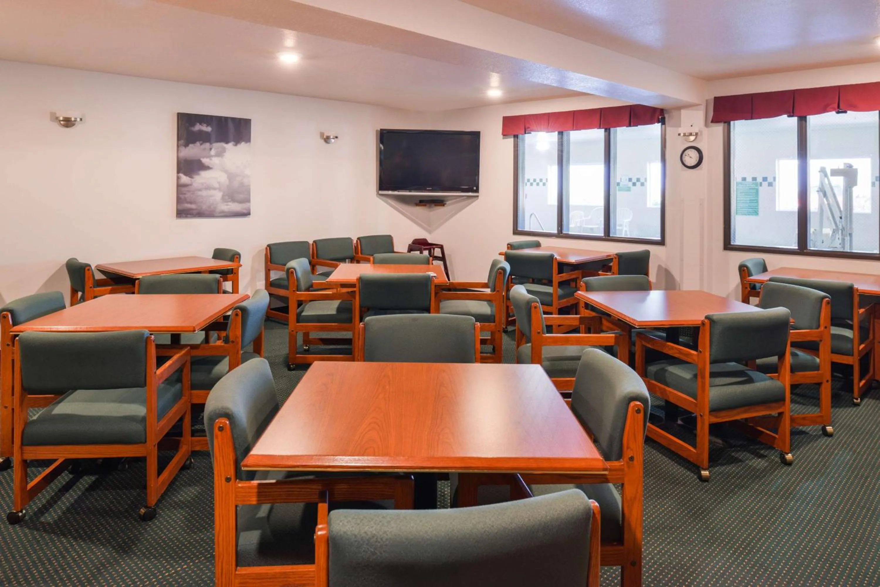 Restaurant/places to eat in Travelodge by Wyndham, Newberg