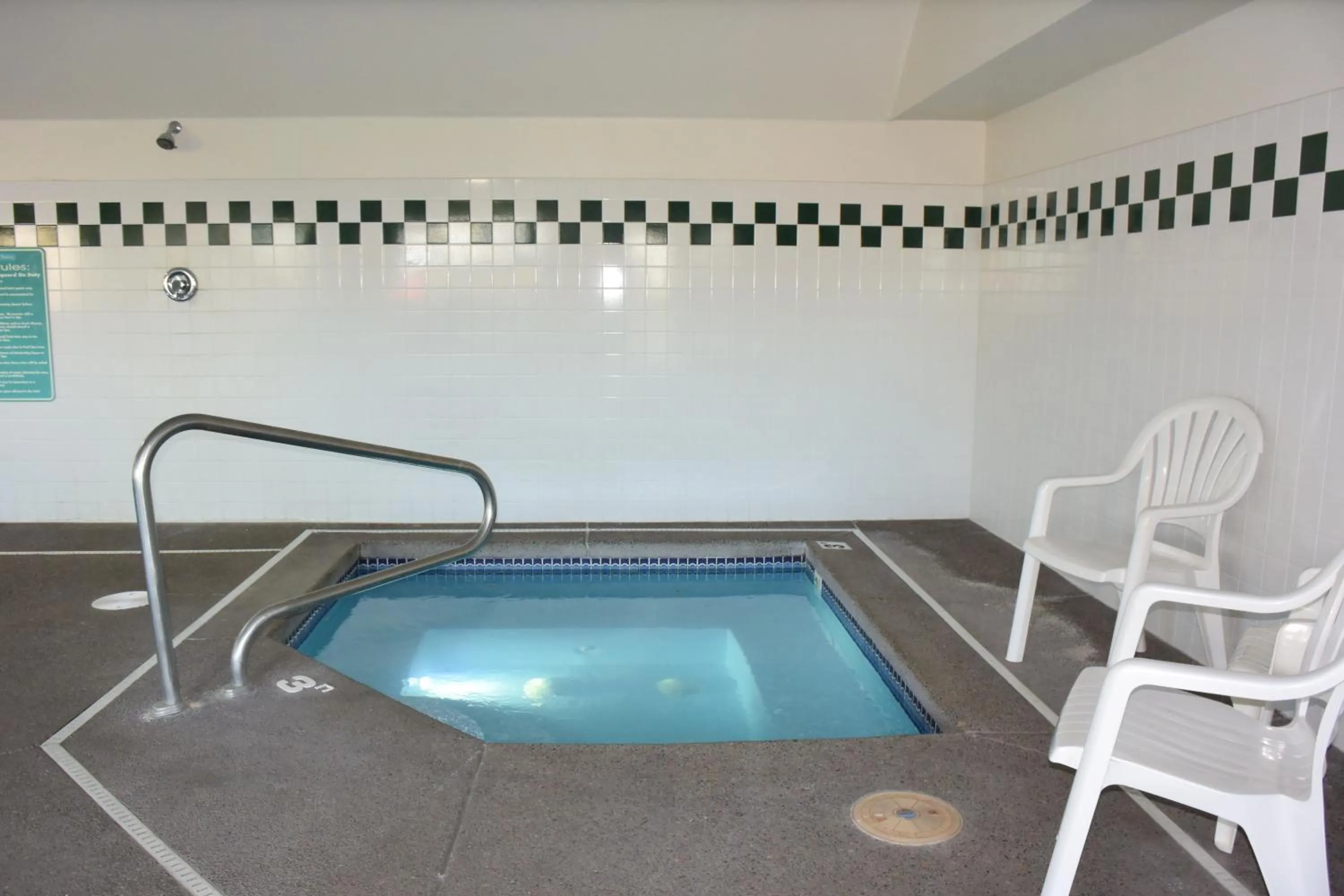 Hot Tub in Travelodge by Wyndham, Newberg