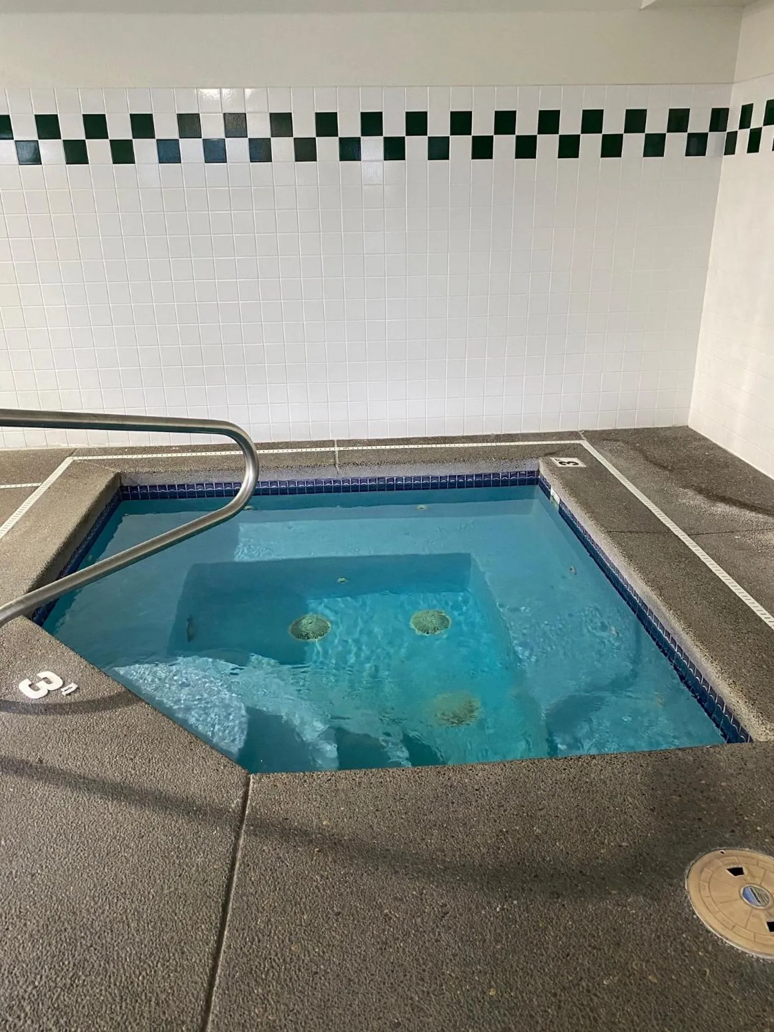 Hot Tub in Travelodge by Wyndham, Newberg