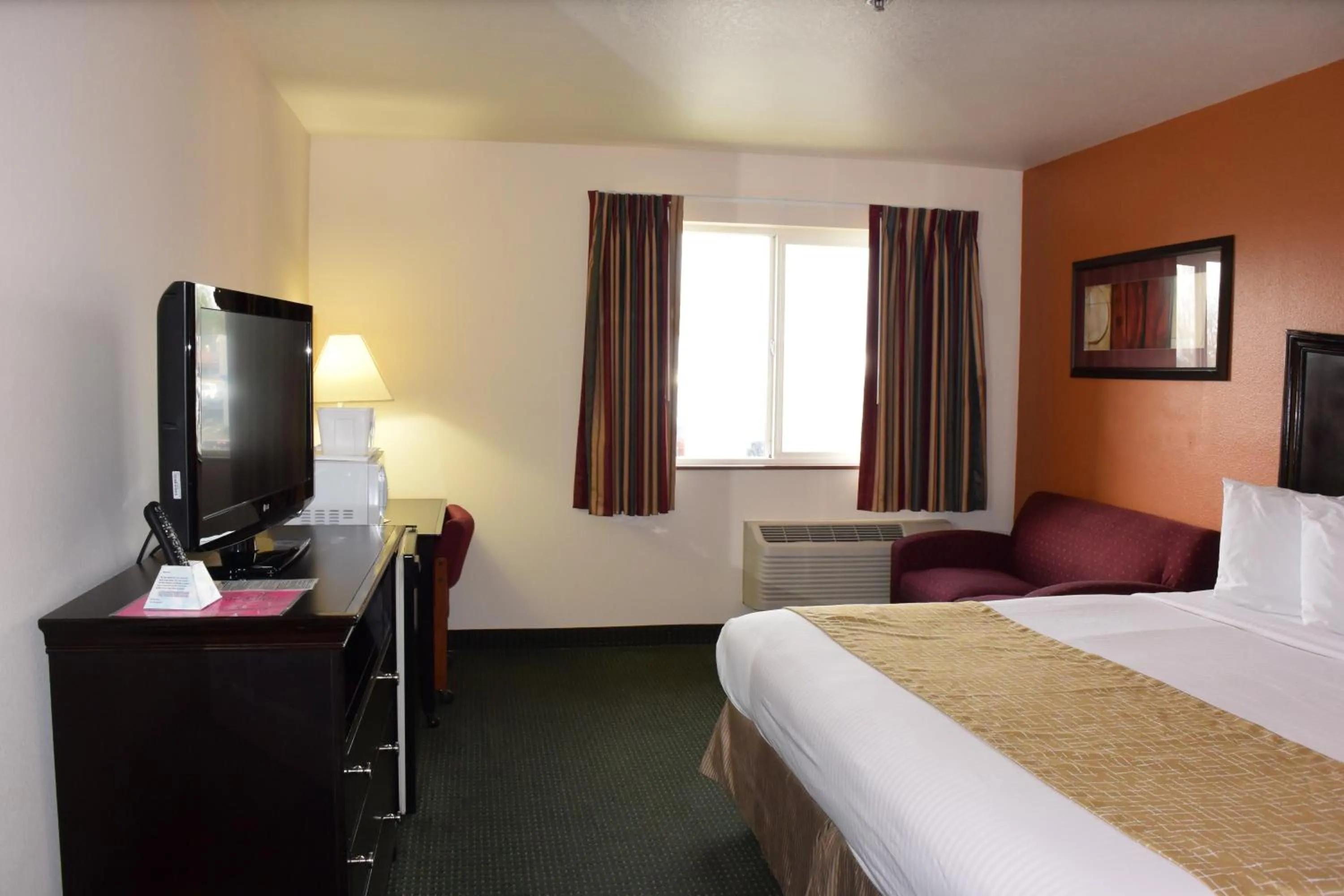 Other, Bed in Travelodge by Wyndham, Newberg