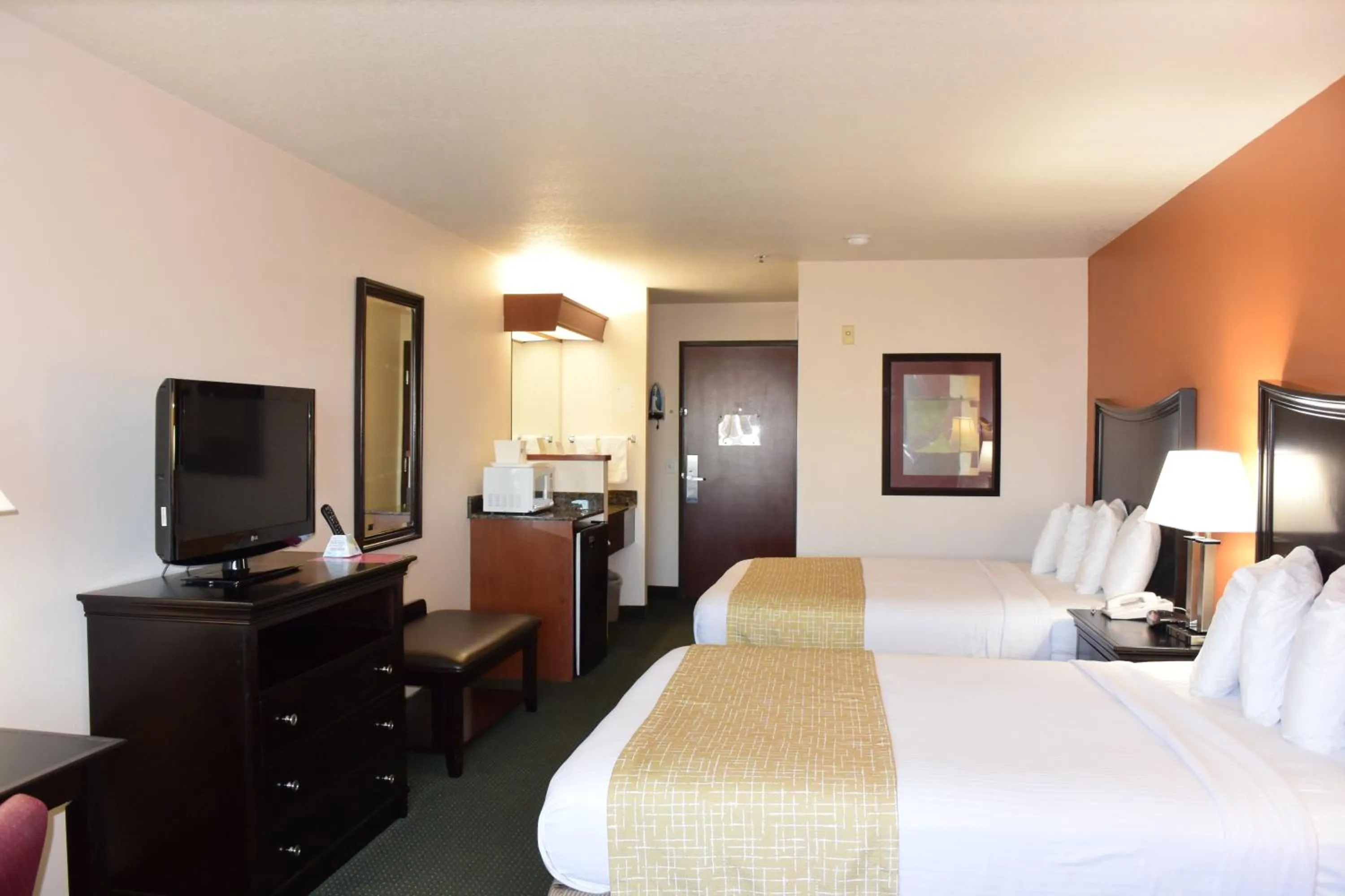 Photo of the whole room, Bed in Travelodge by Wyndham, Newberg