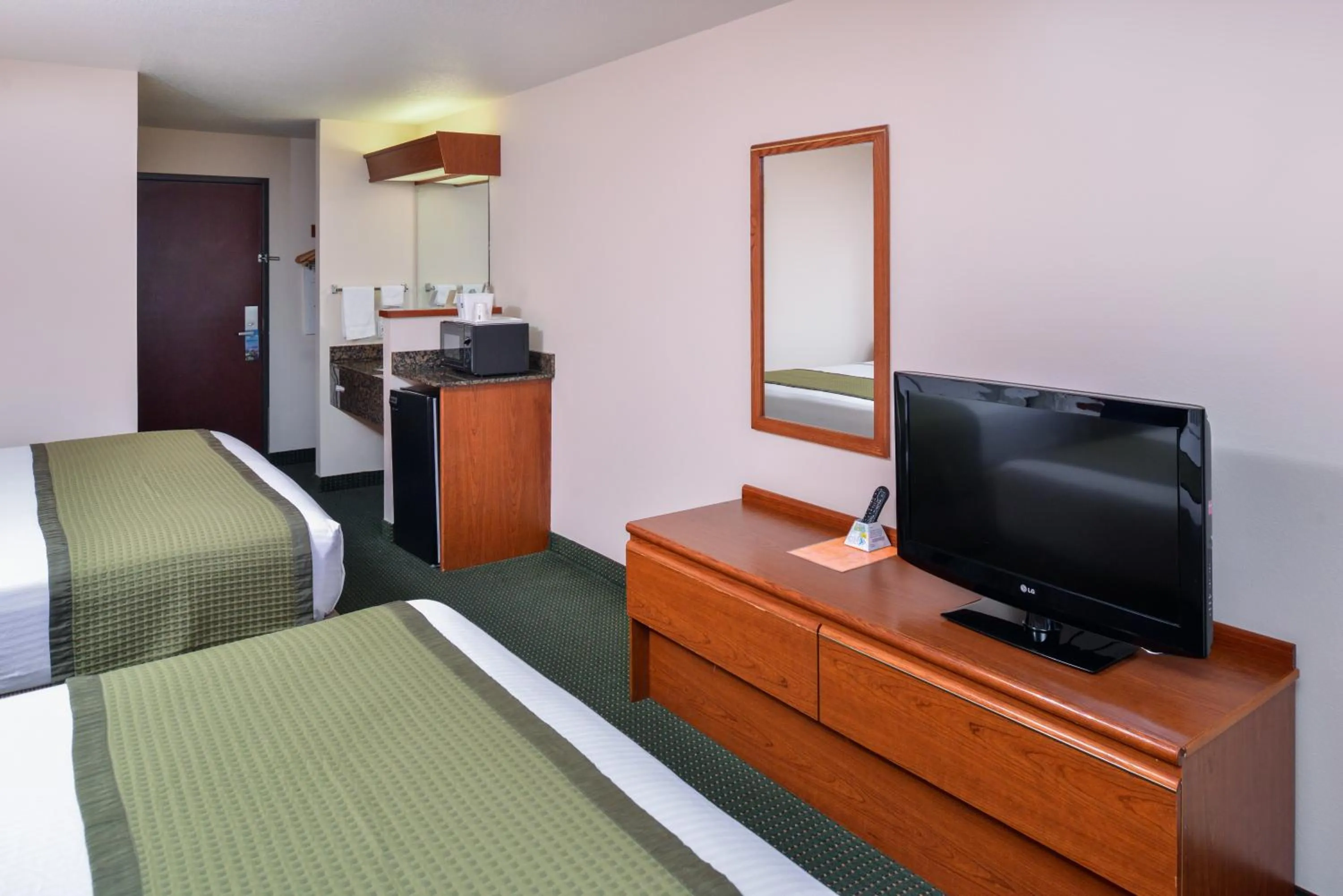 Photo of the whole room, Bed in Travelodge by Wyndham, Newberg