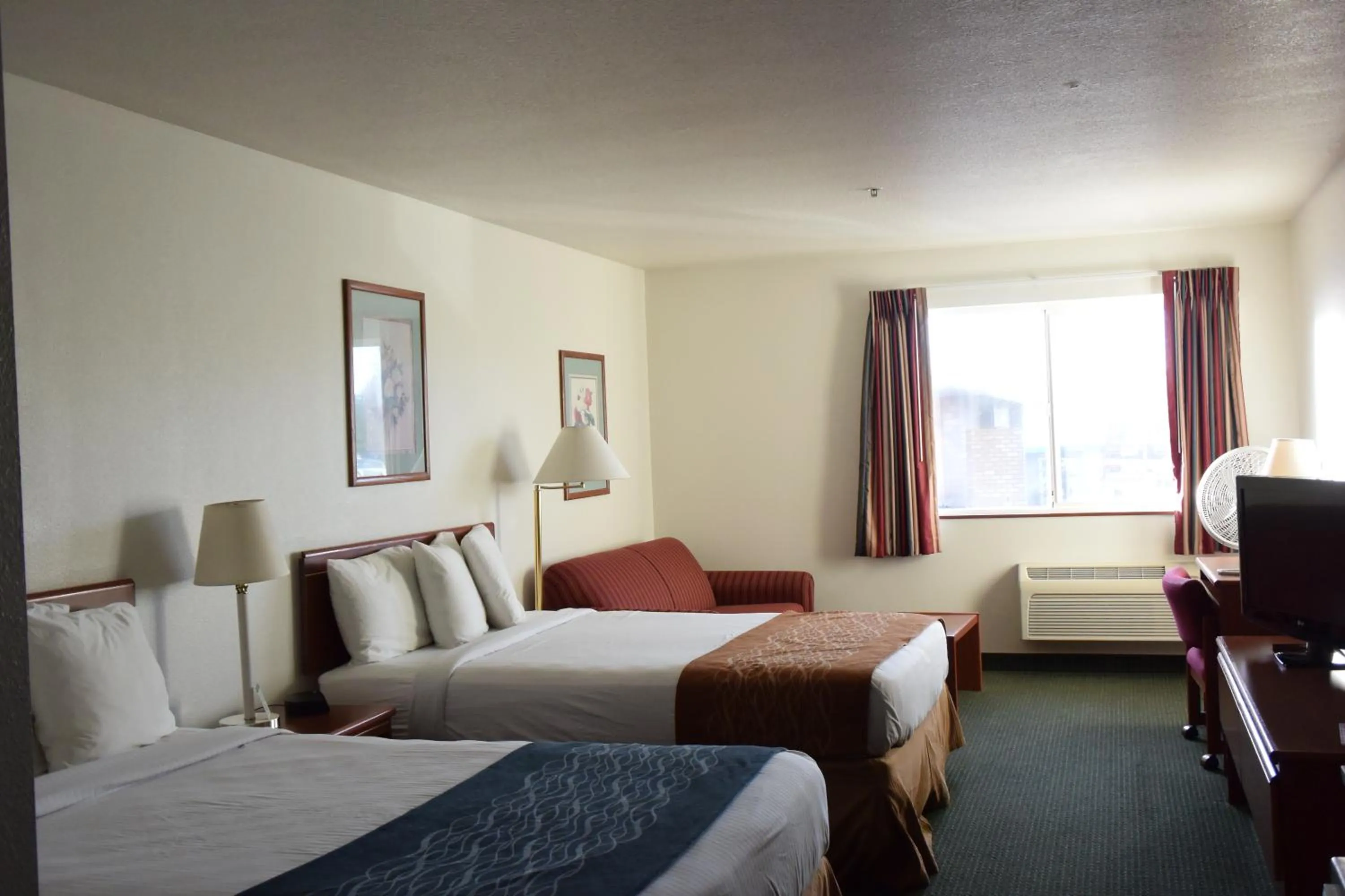 Bed in Travelodge by Wyndham, Newberg