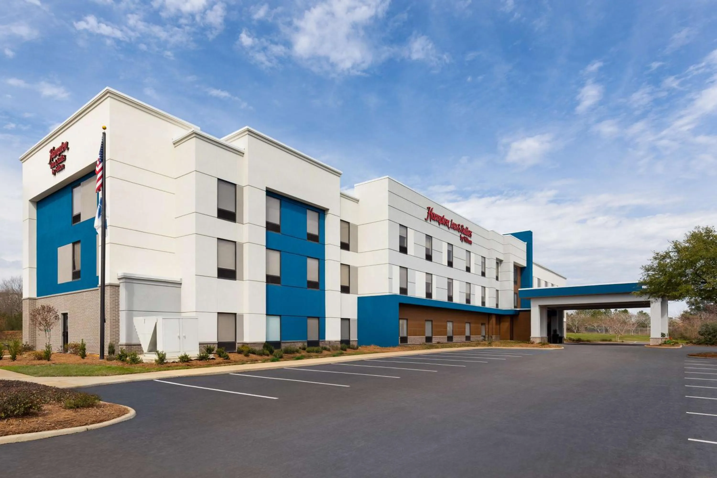 Property building in Hampton Inn & Suites Dothan