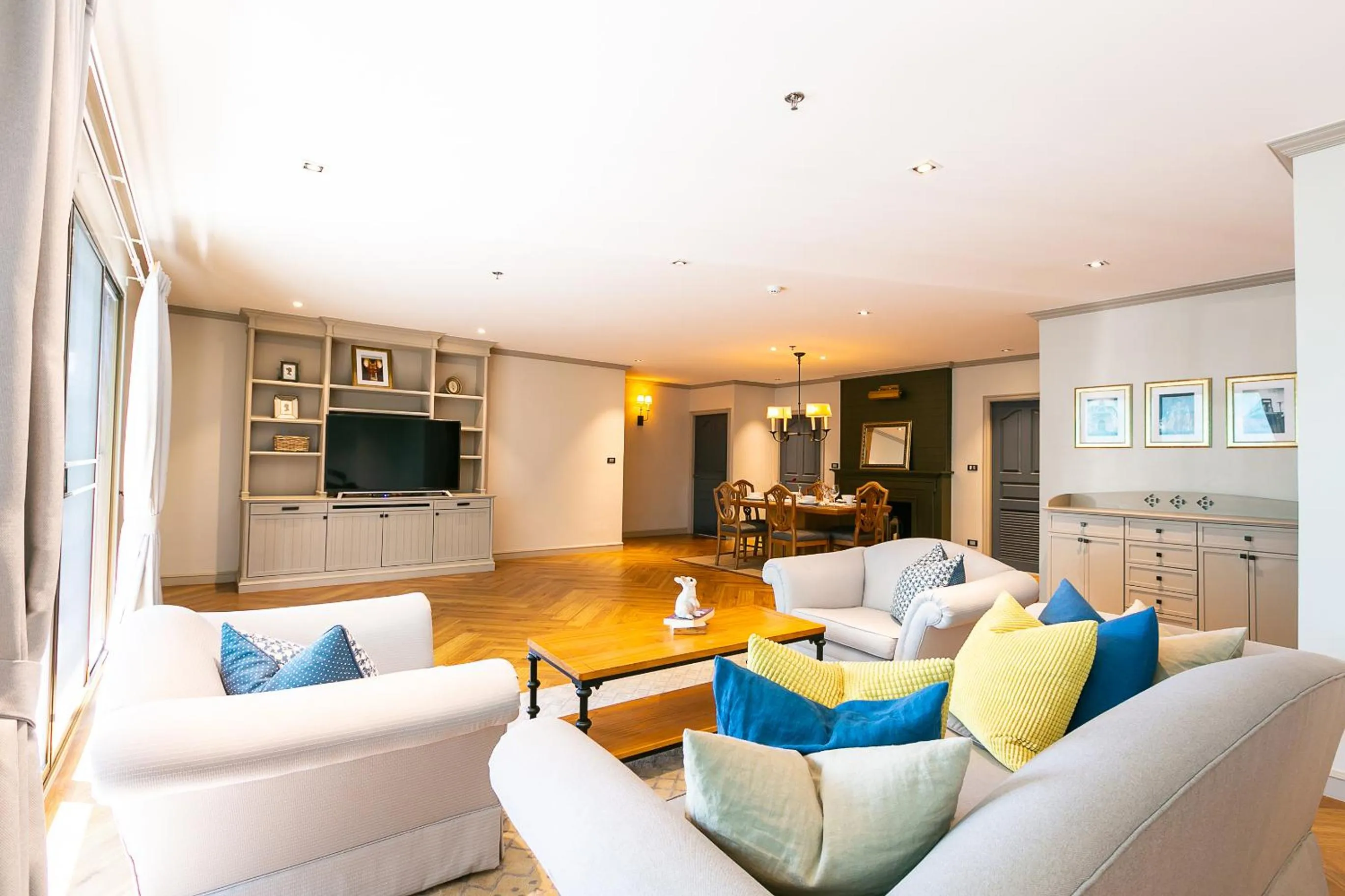 Living room in THEA Private Suites by TH District