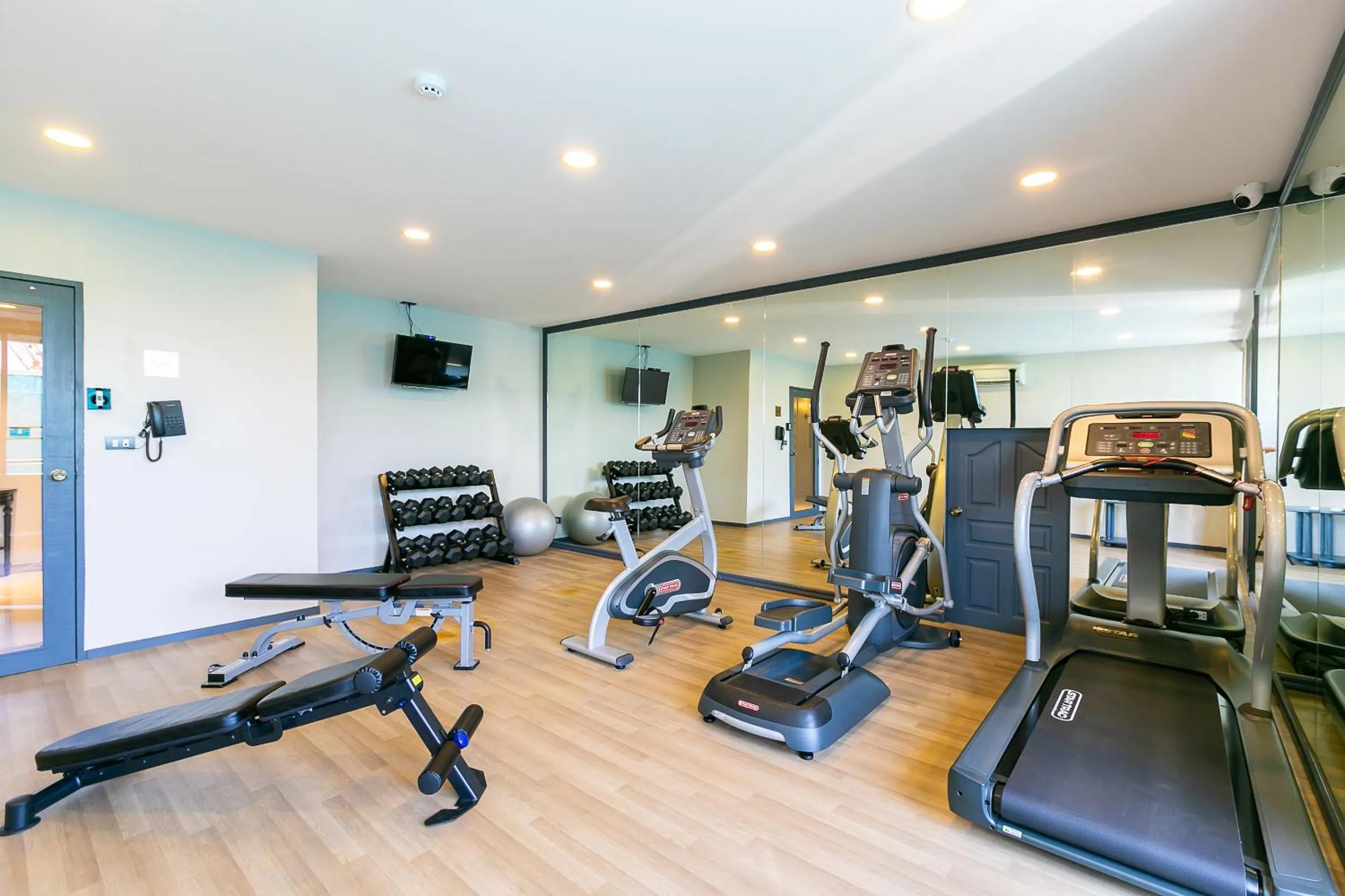 Fitness centre/facilities in THEA Private Suites by TH District