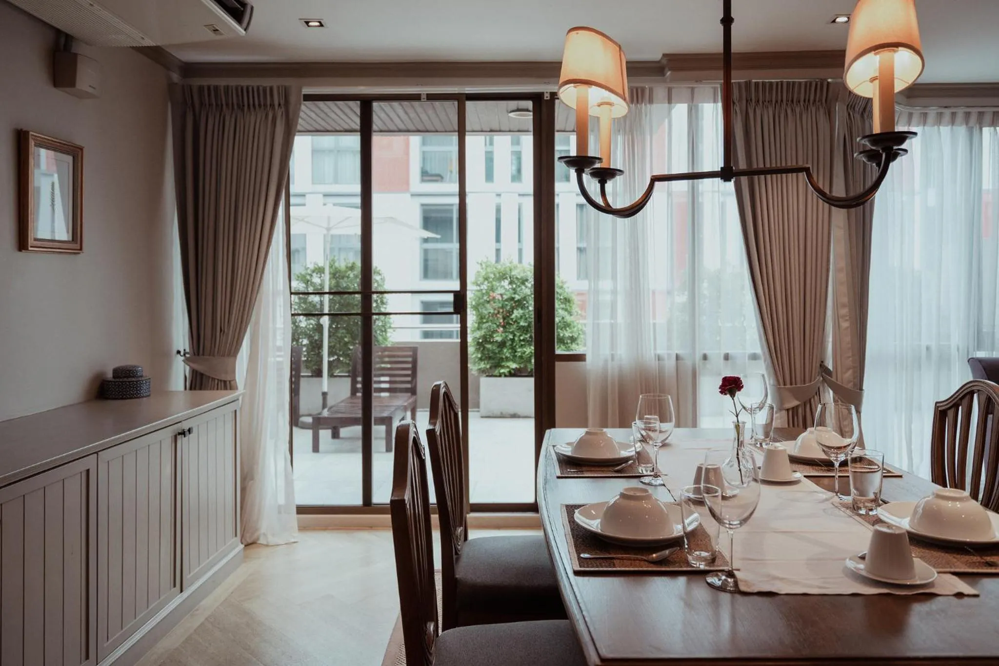 Dining area in THEA Private Suites by TH District