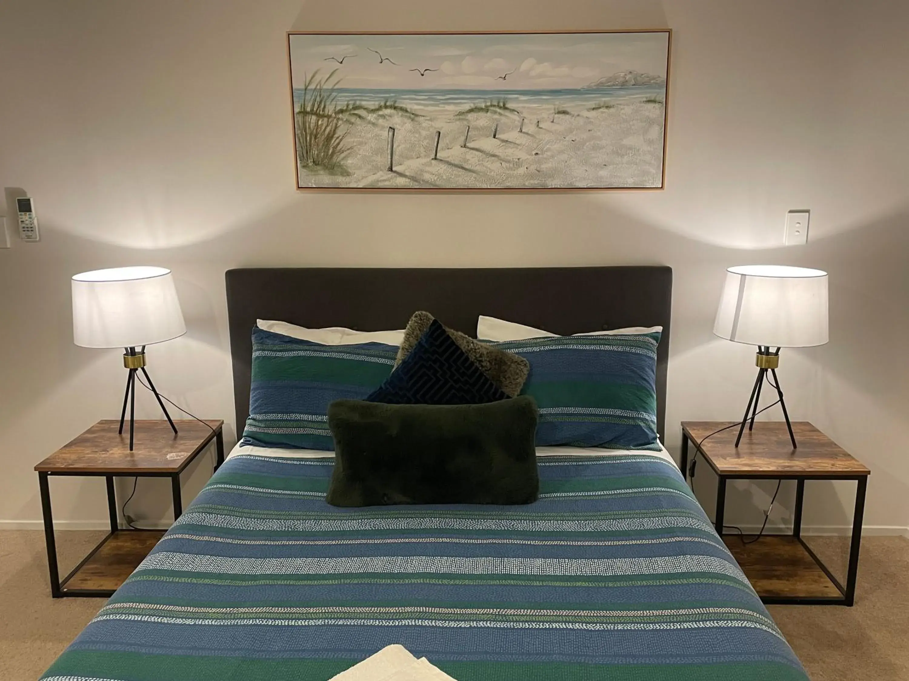 Deluxe Queen Room in Flat Bush Holiday Accommodation Deluxe Queen Room in Flat Bush Holiday Accommodation