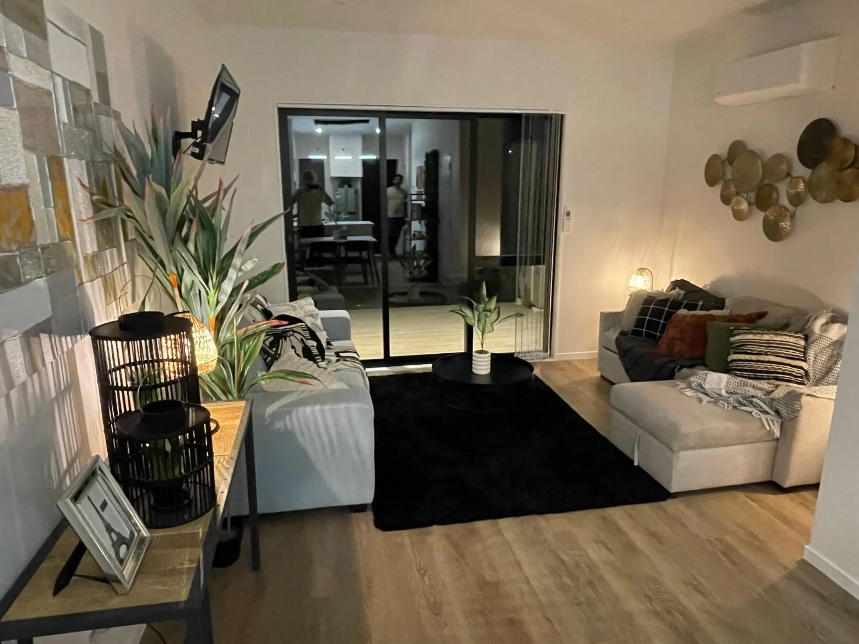 Two-Bedroom Townhouse in Flat Bush Holiday Accommodation Two-Bedroom Townhouse in Flat Bush Holiday Accommodation