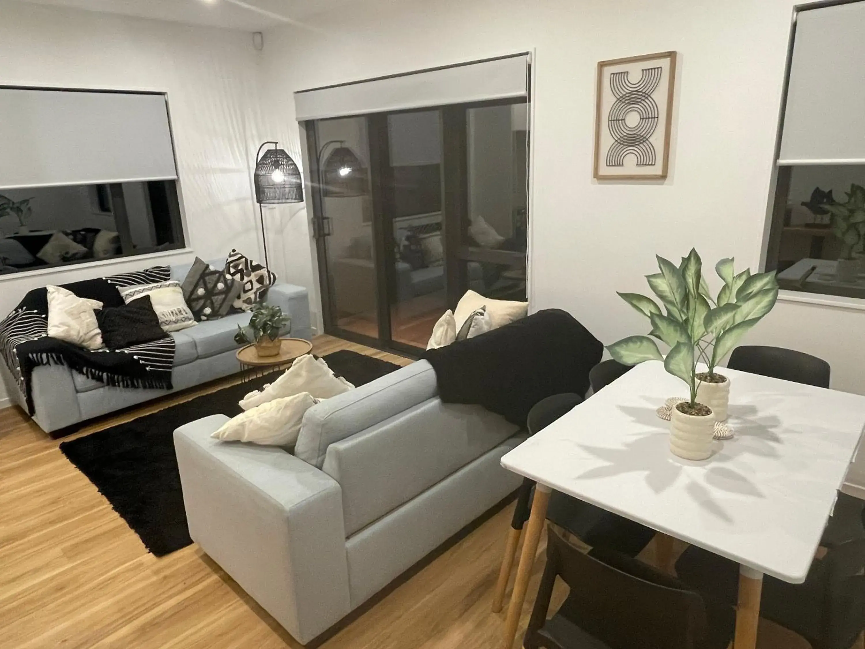 Two-Bedroom Townhouse in Flat Bush Holiday Accommodation Two-Bedroom Townhouse in Flat Bush Holiday Accommodation