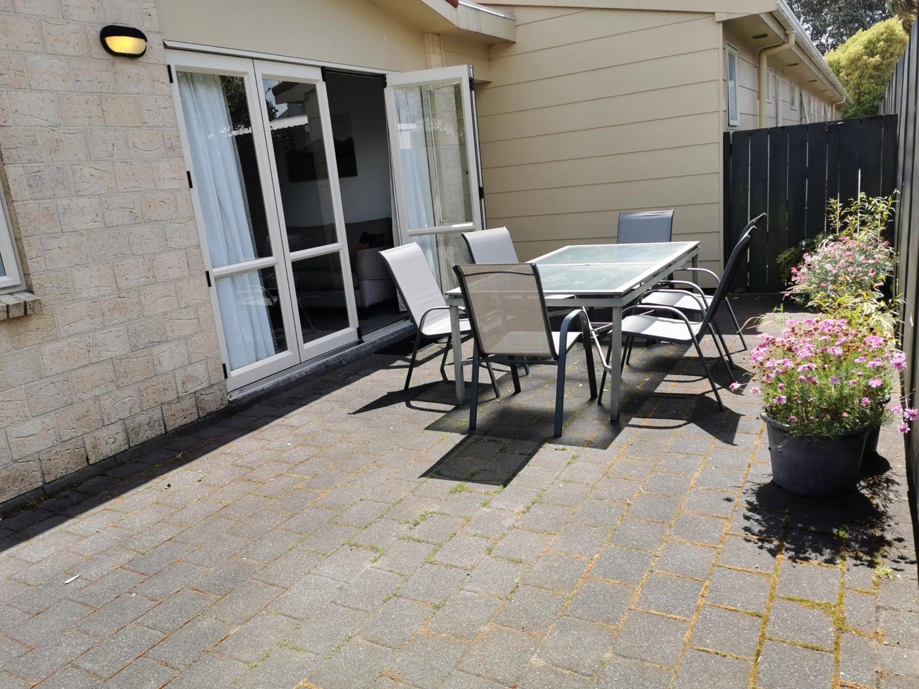 Bks Egmont Motor Lodge