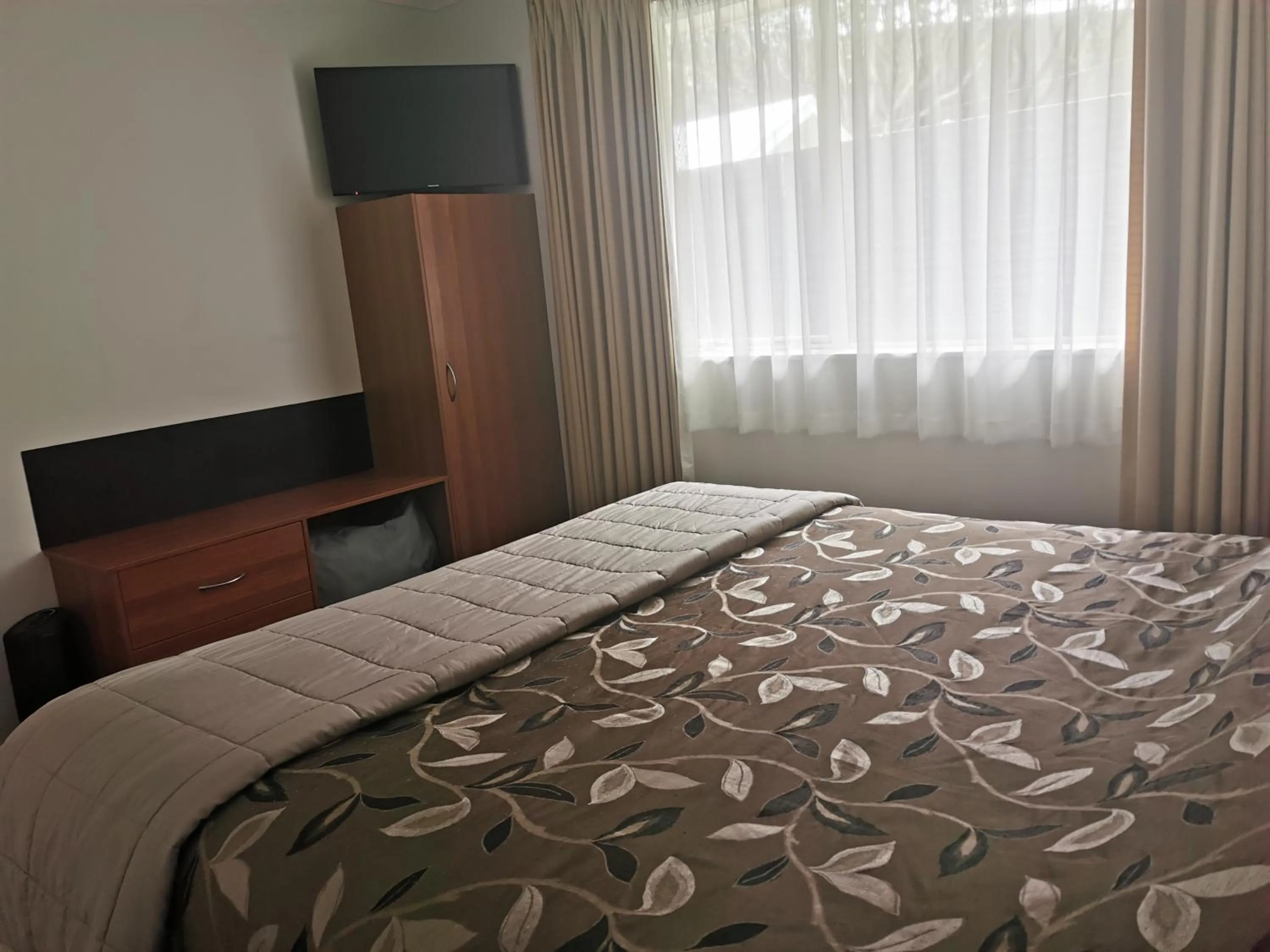 Bed in Bks Egmont Motor Lodge