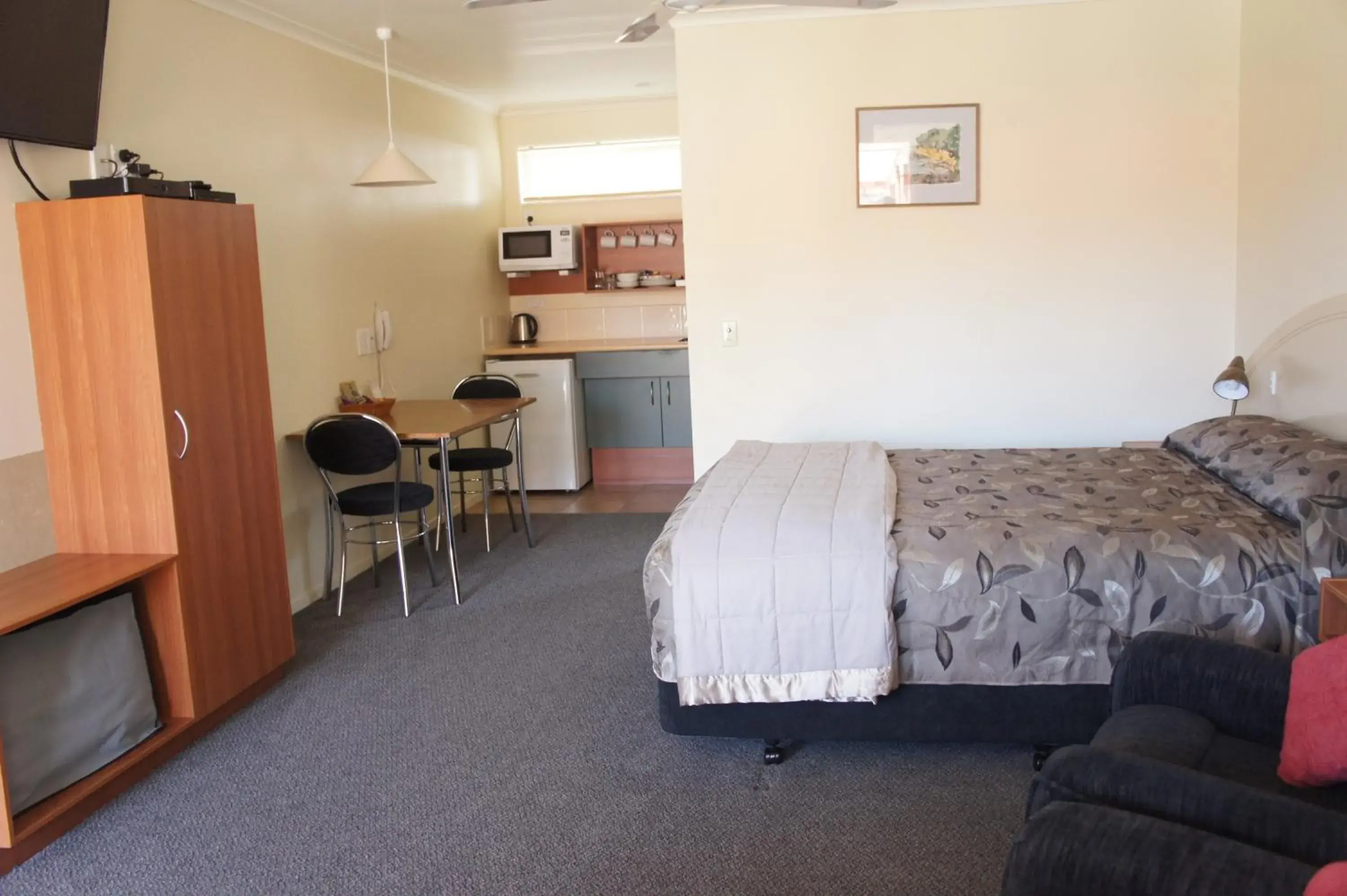 Studio - Disability Access in Bks Egmont Motor Lodge Studio - Disability Access in Bks Egmont Motor Lodge