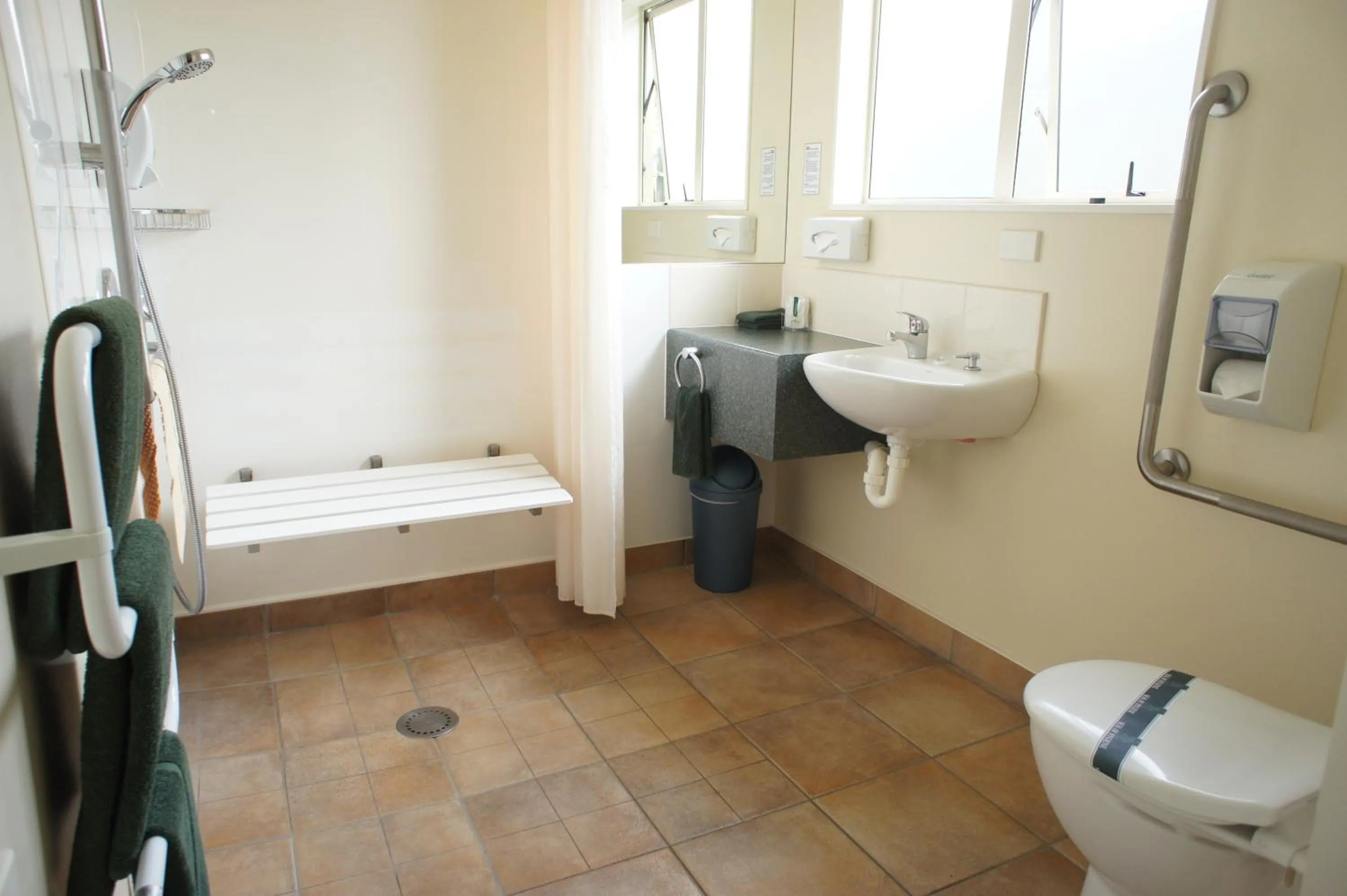 Toilet in Bks Egmont Motor Lodge