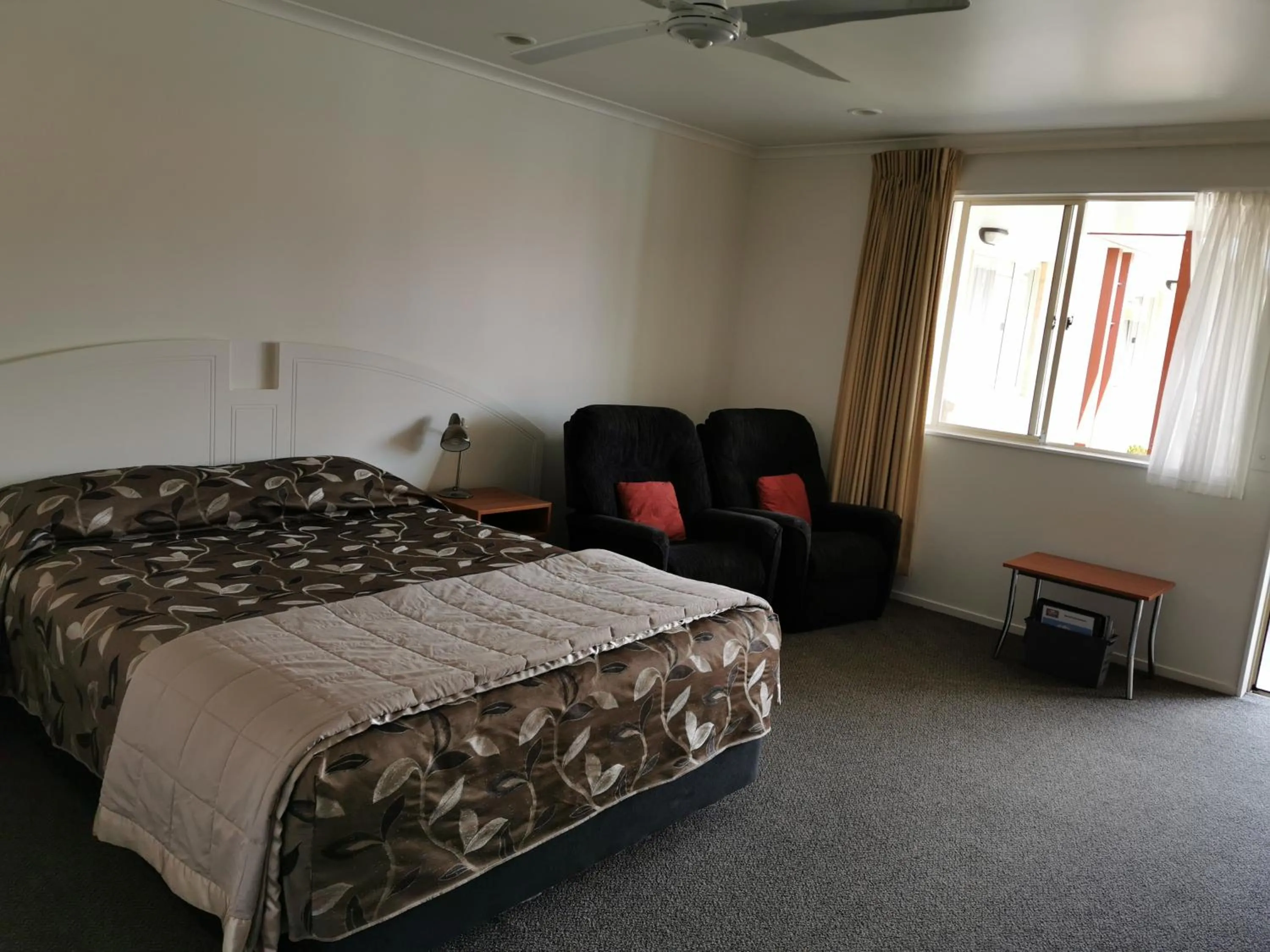 Bed in Bks Egmont Motor Lodge