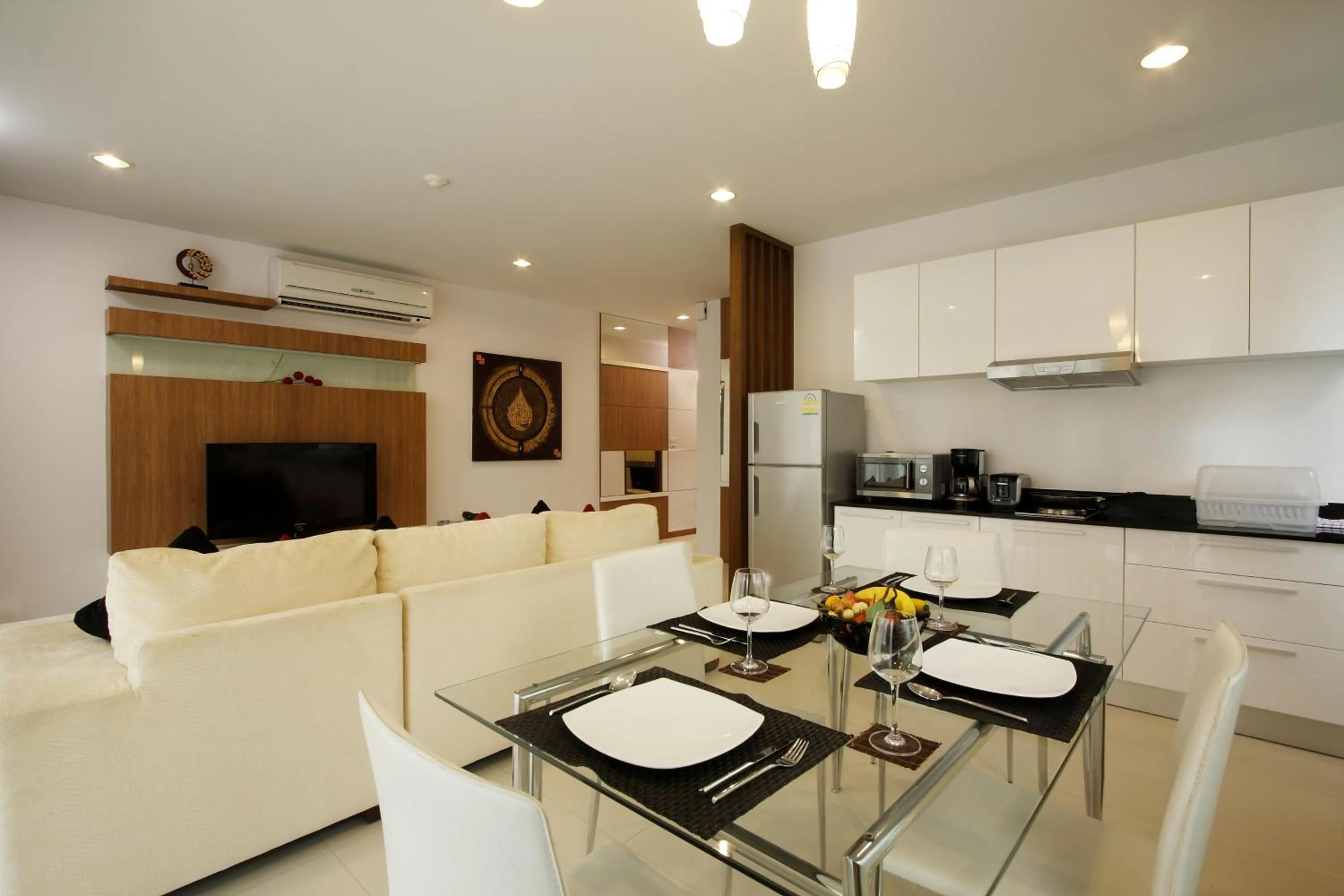 Dining area in The Park Surin Serviced Apartments by RESAVA