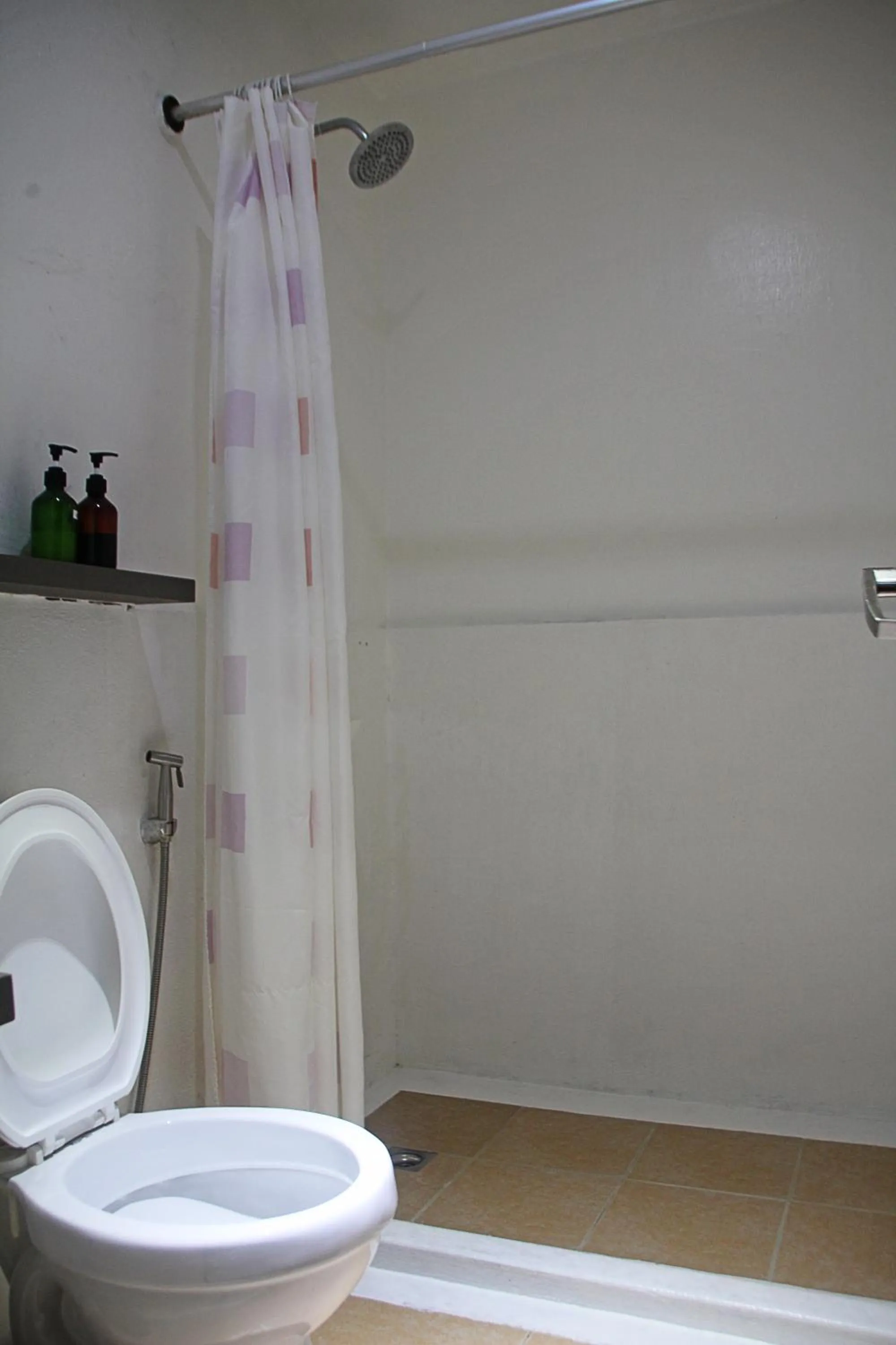 Shower in Lazy Dog Bed & Breakfast