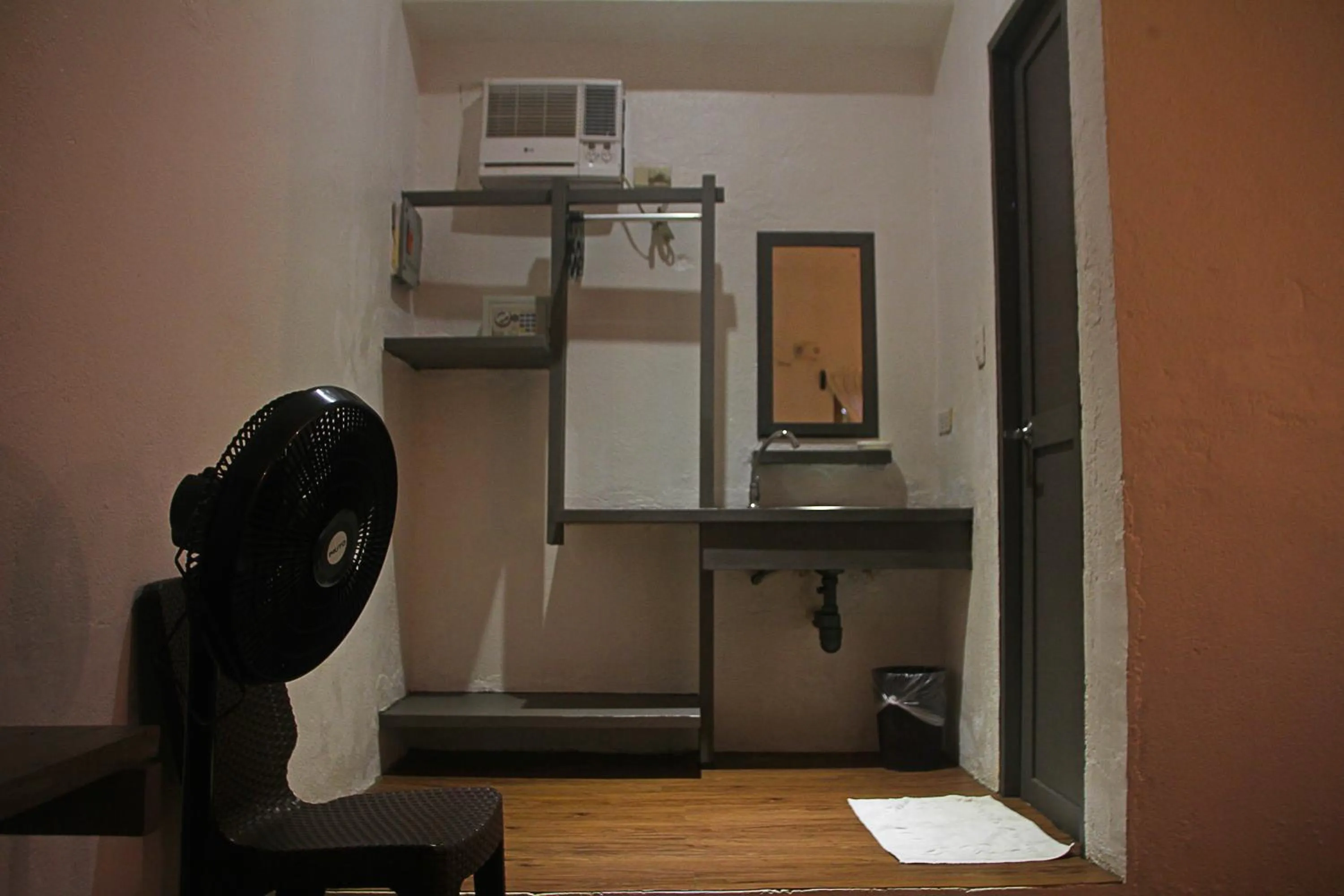 furniture in Lazy Dog Bed & Breakfast