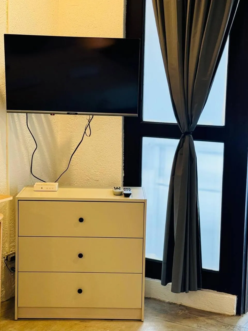 TV and multimedia in Lazy Dog Bed & Breakfast