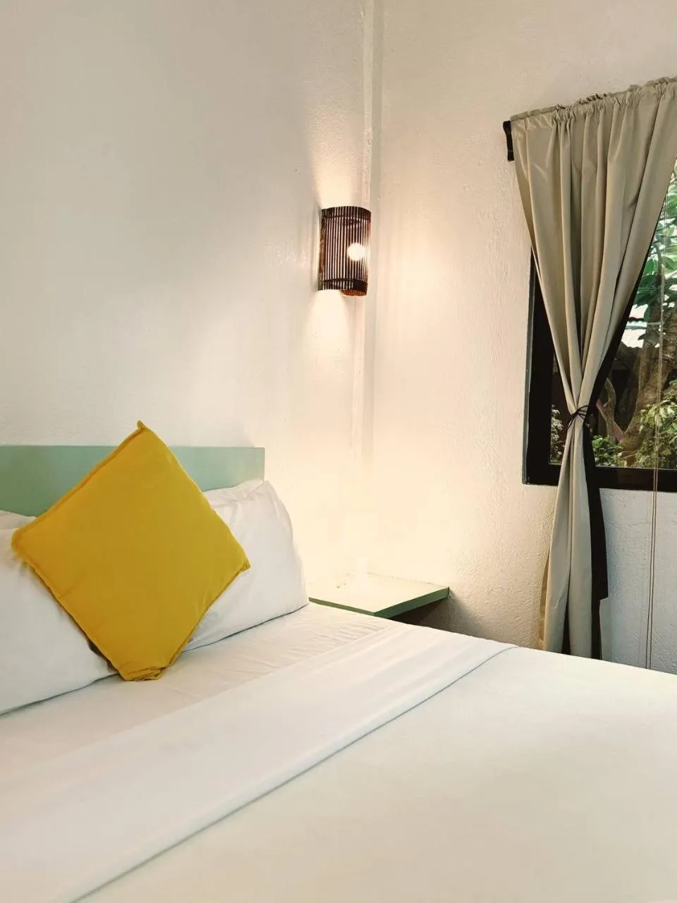 Bed in Lazy Dog Bed & Breakfast